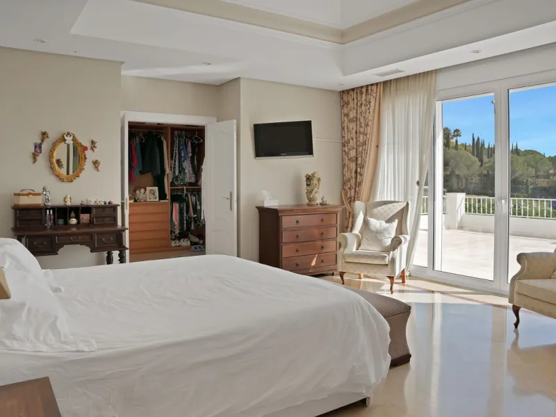 House - Detached Villa в продаже в Marbella, Málaga. В доме 7 спален и 8 ванных комнат. Площадь дома 1133 м². Площадь участка 3149 м²