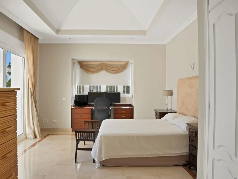 House - Detached Villa в продаже в Marbella, Málaga. В доме 7 спален и 8 ванных комнат. Площадь дома 1133 м². Площадь участка 3149 м²