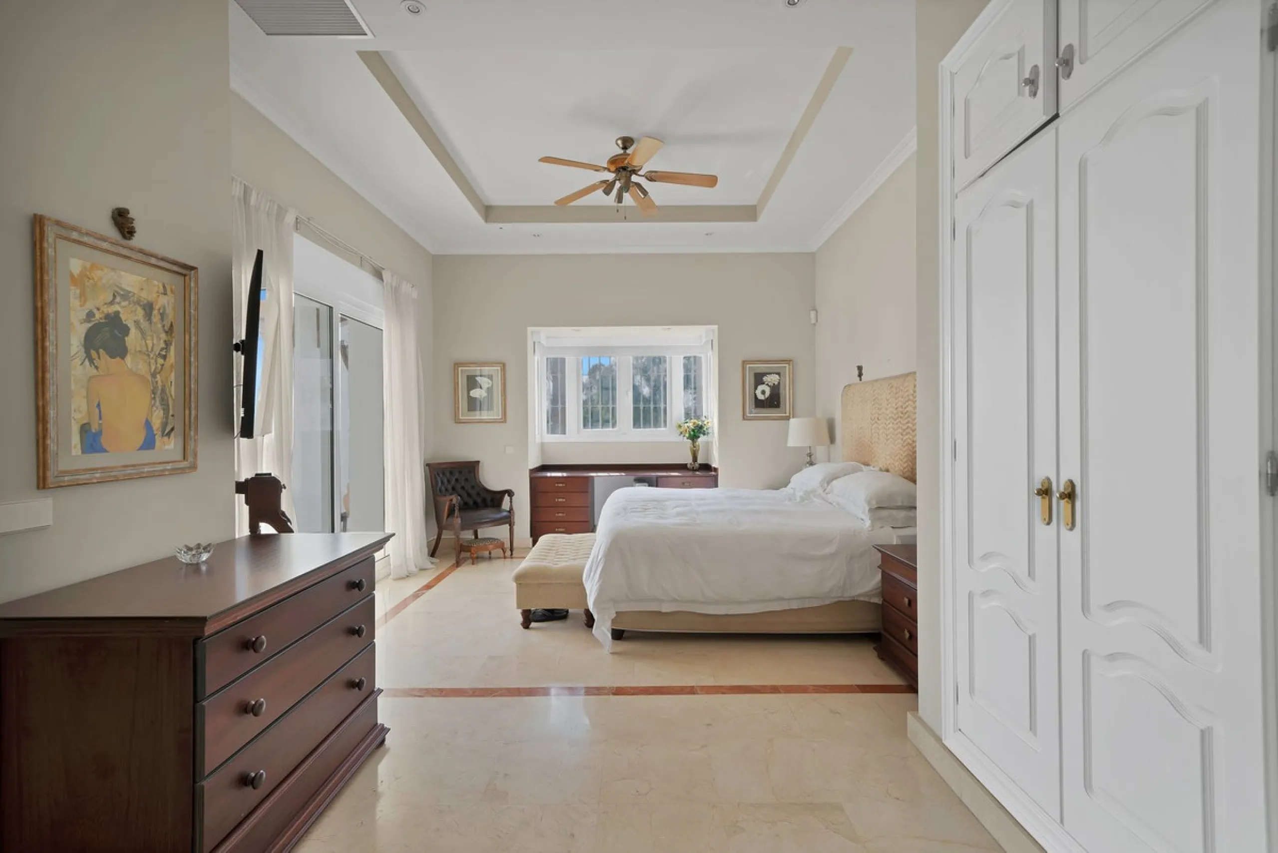 House - Detached Villa в продаже в Marbella, Málaga. В доме 7 спален и 8 ванных комнат. Площадь дома 1133 м². Площадь участка 3149 м²