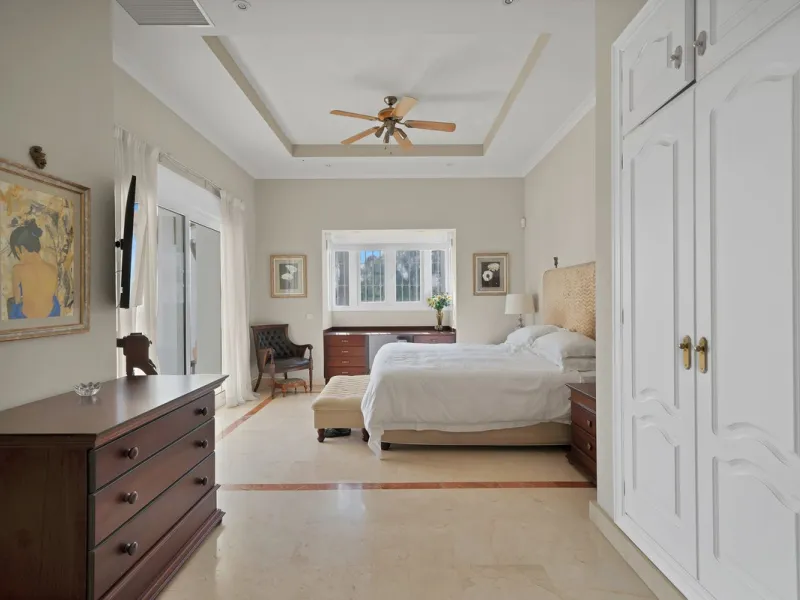 House - Detached Villa в продаже в Marbella, Málaga. В доме 7 спален и 8 ванных комнат. Площадь дома 1133 м². Площадь участка 3149 м²