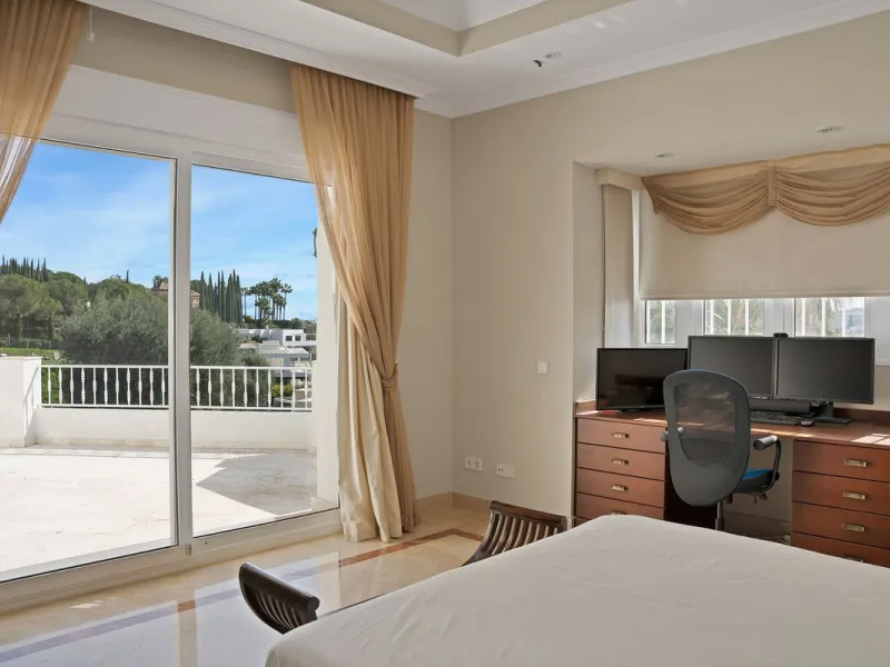 House - Detached Villa в продаже в Marbella, Málaga. В доме 7 спален и 8 ванных комнат. Площадь дома 1133 м². Площадь участка 3149 м²