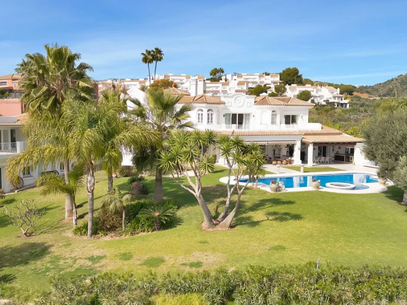 House - Detached Villa в продаже в Marbella, Málaga. В доме 7 спален и 8 ванных комнат. Площадь дома 1133 м². Площадь участка 3149 м²