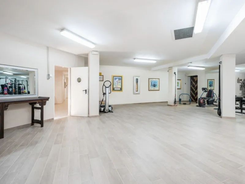 House - Detached Villa в продаже в Marbella, Málaga. В доме 7 спален и 8 ванных комнат. Площадь дома 1133 м². Площадь участка 3149 м²