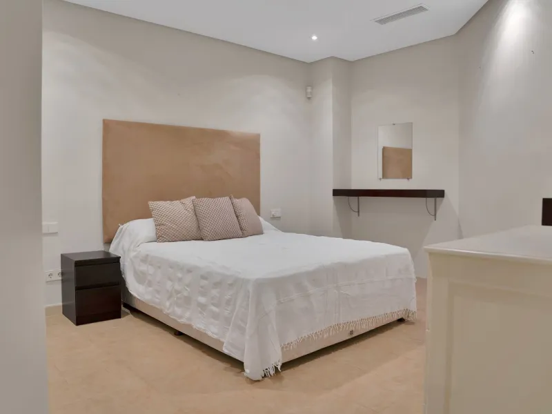 House - Detached Villa в продаже в Marbella, Málaga. В доме 7 спален и 8 ванных комнат. Площадь дома 1133 м². Площадь участка 3149 м²