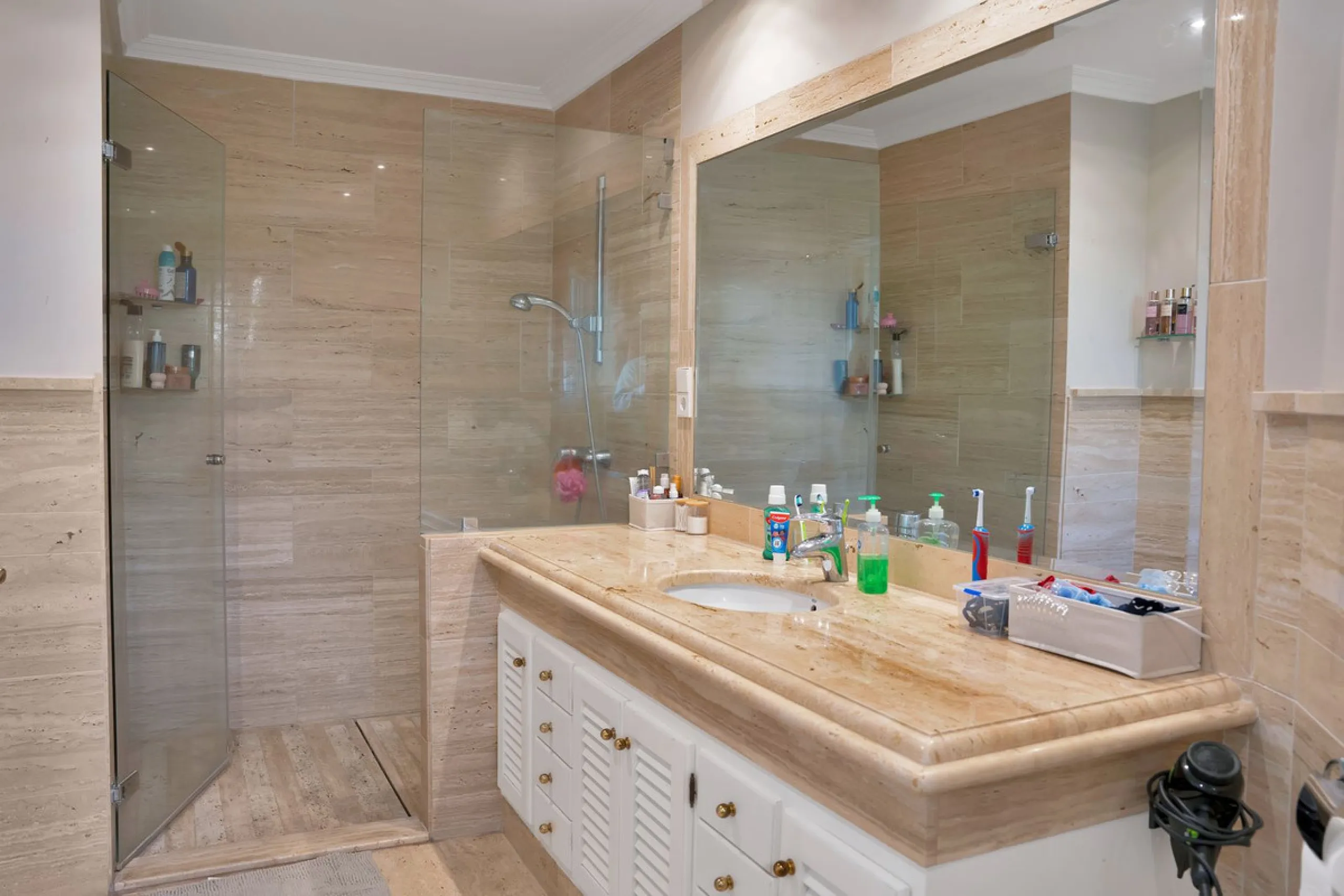 House - Detached Villa в продаже в Marbella, Málaga. В доме 7 спален и 8 ванных комнат. Площадь дома 1133 м². Площадь участка 3149 м²