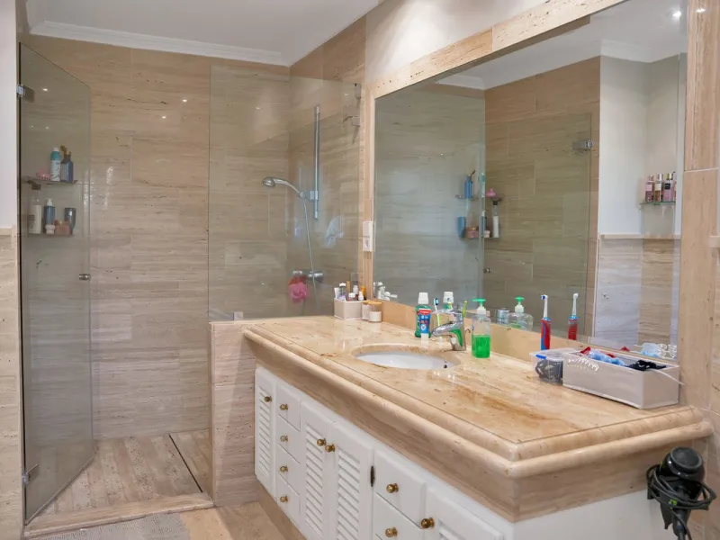 House - Detached Villa в продаже в Marbella, Málaga. В доме 7 спален и 8 ванных комнат. Площадь дома 1133 м². Площадь участка 3149 м²
