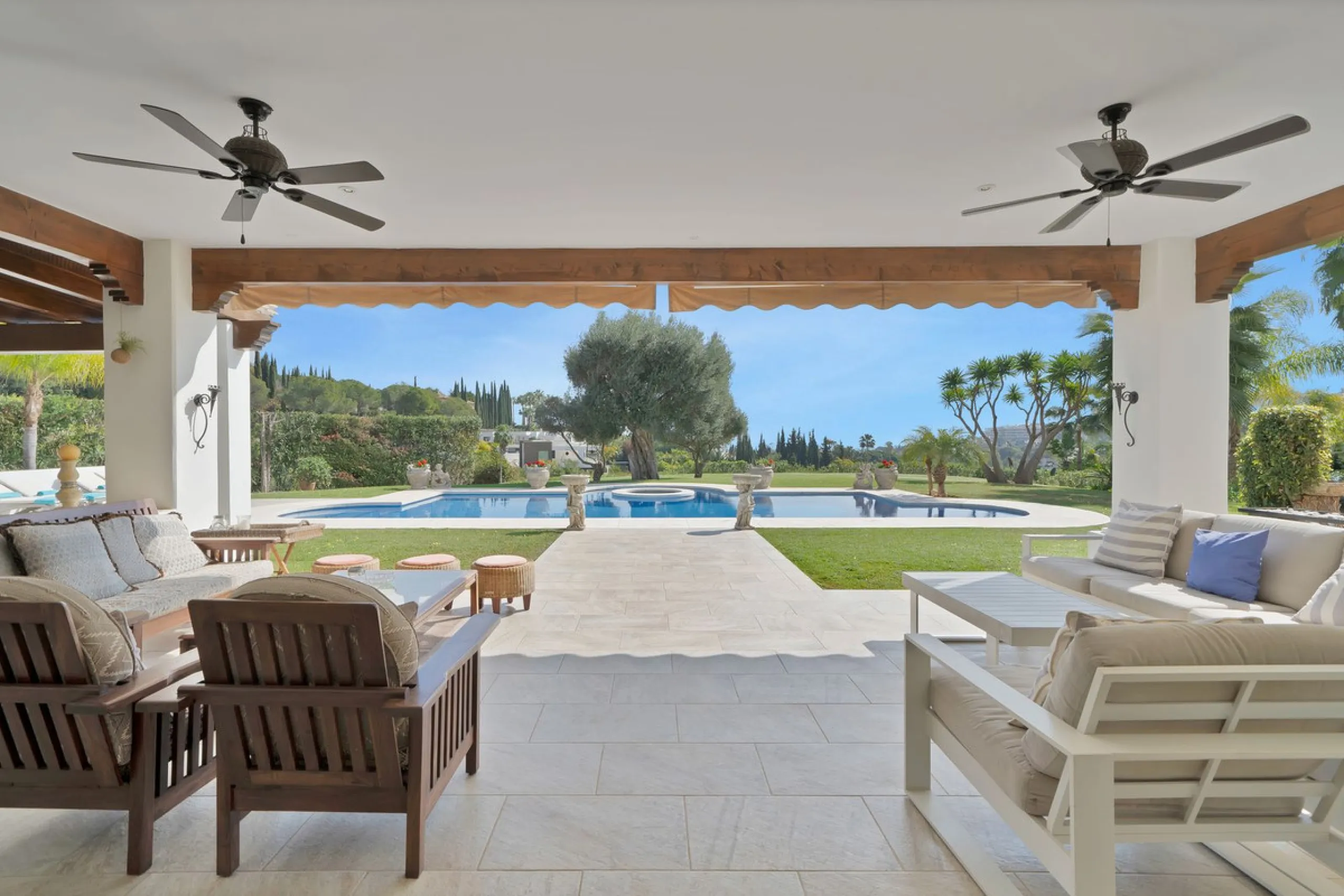 House - Detached Villa в продаже в Marbella, Málaga. В доме 7 спален и 8 ванных комнат. Площадь дома 1133 м². Площадь участка 3149 м²