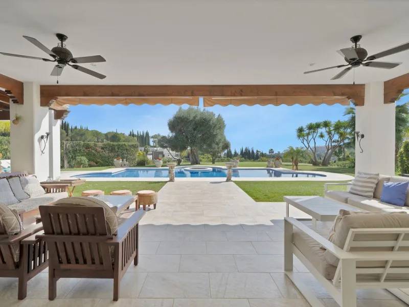 House - Detached Villa в продаже в Marbella, Málaga. В доме 7 спален и 8 ванных комнат. Площадь дома 1133 м². Площадь участка 3149 м²