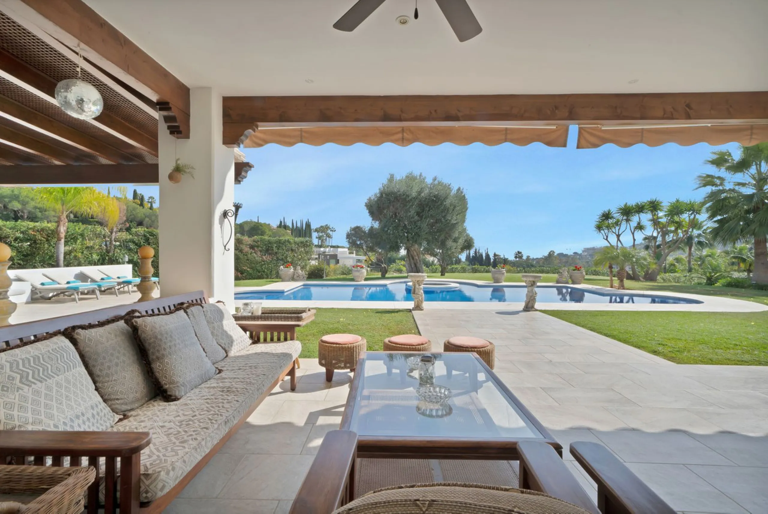House - Detached Villa в продаже в Marbella, Málaga. В доме 7 спален и 8 ванных комнат. Площадь дома 1133 м². Площадь участка 3149 м²
