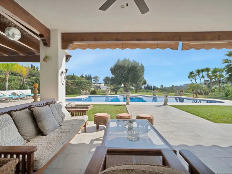 House - Detached Villa в продаже в Marbella, Málaga. В доме 7 спален и 8 ванных комнат. Площадь дома 1133 м². Площадь участка 3149 м²
