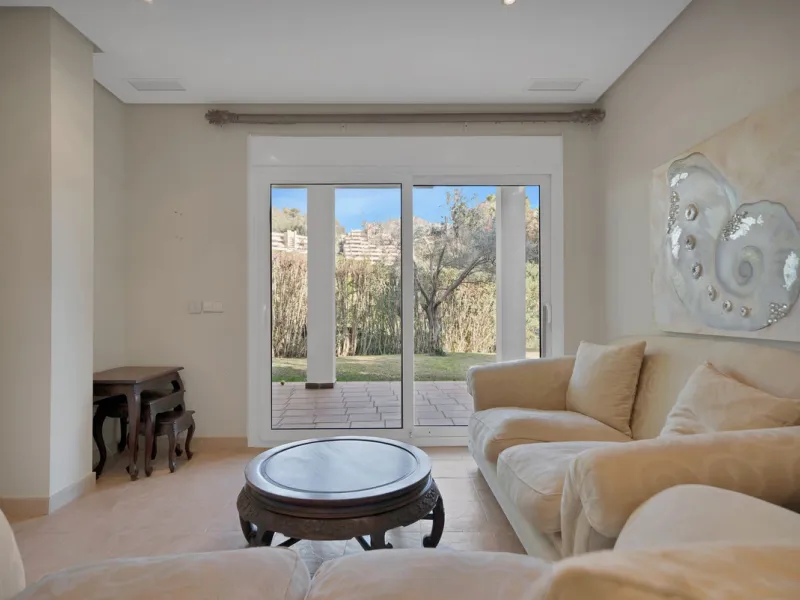 House - Detached Villa в продаже в Marbella, Málaga. В доме 7 спален и 8 ванных комнат. Площадь дома 1133 м². Площадь участка 3149 м²