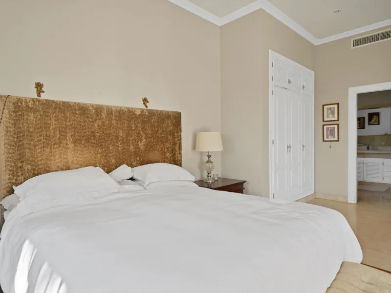 House - Detached Villa в продаже в Marbella, Málaga. В доме 7 спален и 8 ванных комнат. Площадь дома 1133 м². Площадь участка 3149 м²