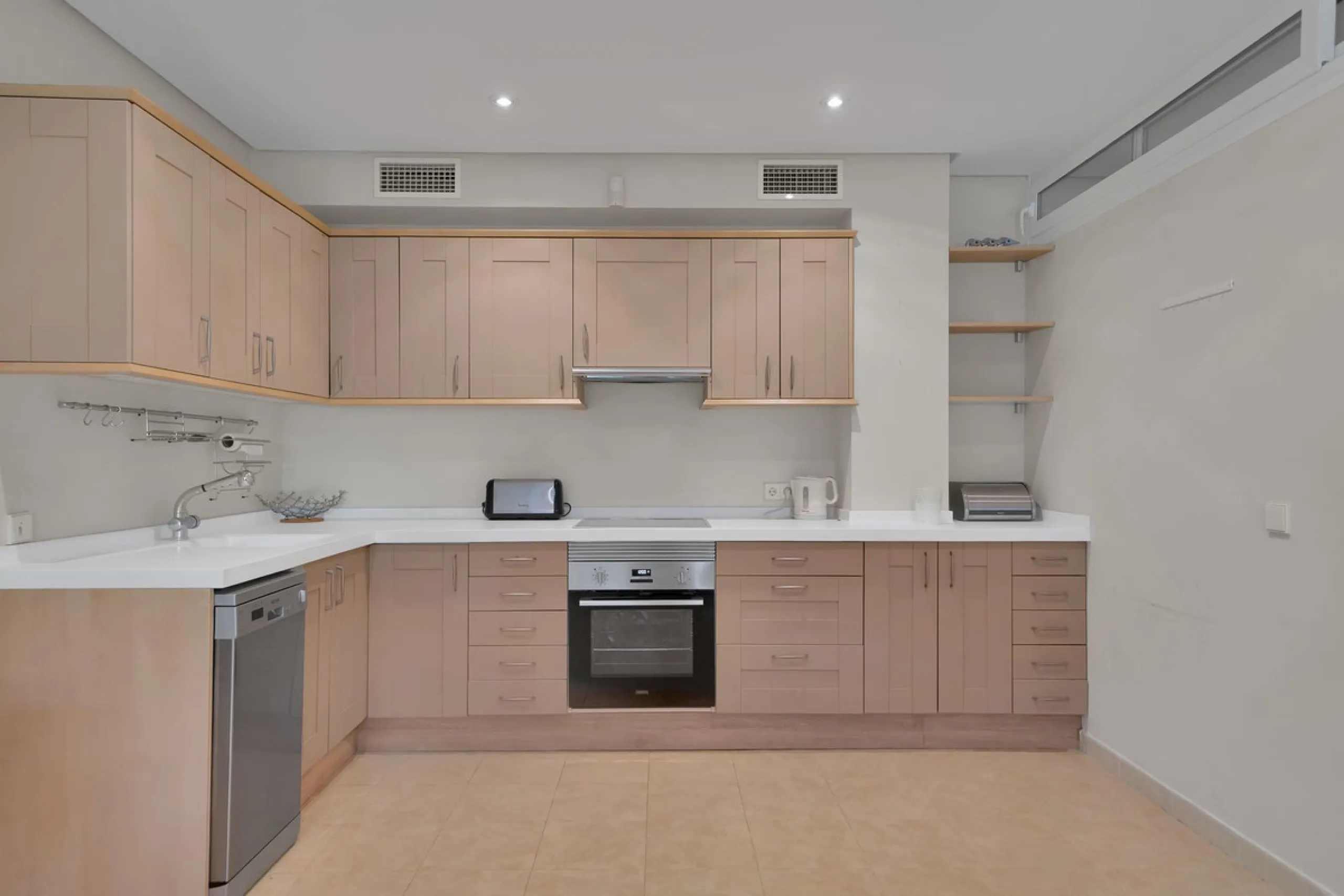 House - Detached Villa в продаже в Marbella, Málaga. В доме 7 спален и 8 ванных комнат. Площадь дома 1133 м². Площадь участка 3149 м²