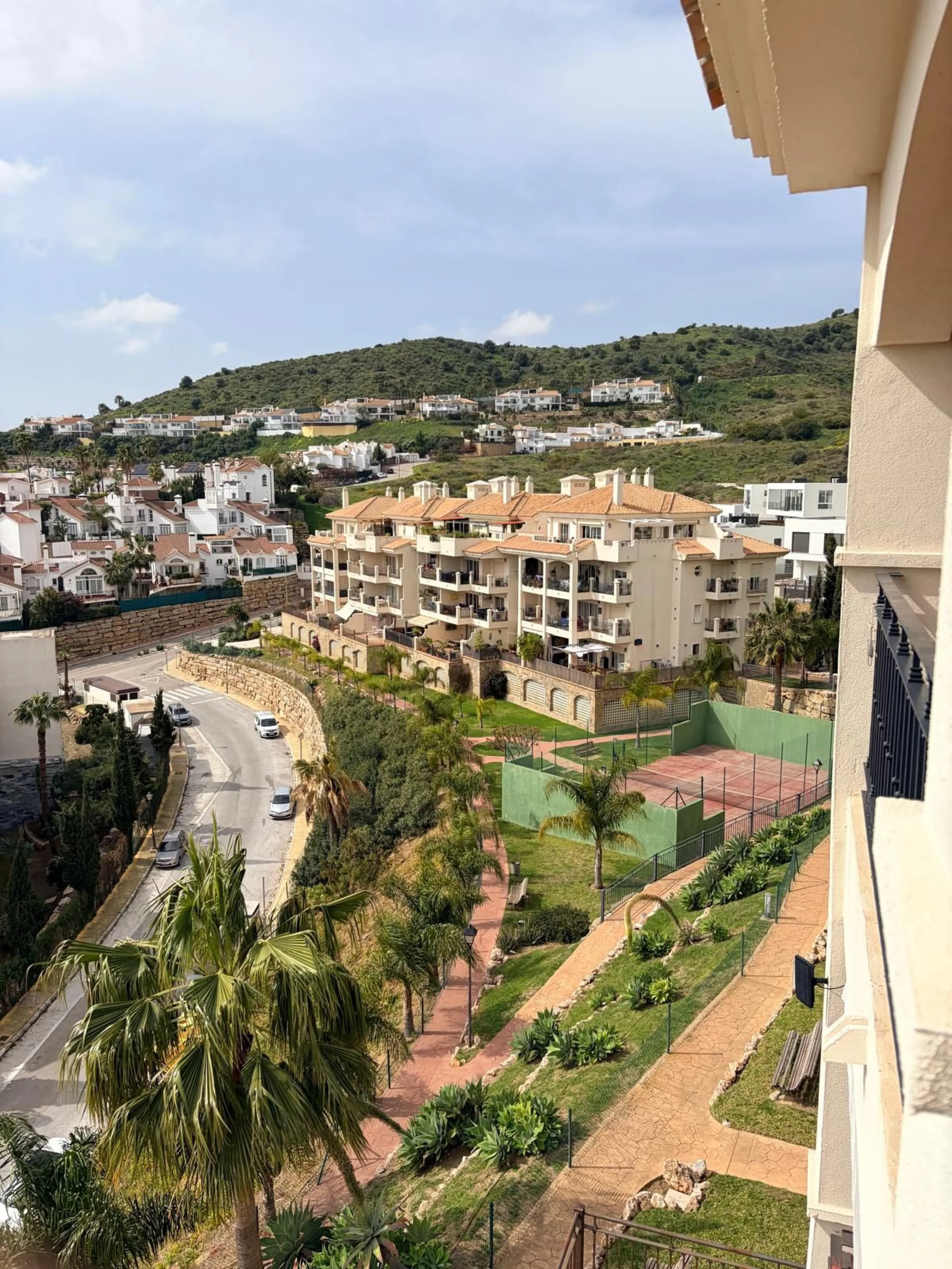 Beautiful apartment for sale in Riviera del Sol, Mijas, located in one of the most sought-after areas of the Costa del Sol, ideal both as an investment and as a holiday home near the sea.