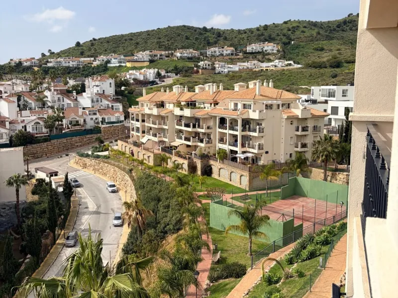 Beautiful apartment for sale in Riviera del Sol, Mijas, located in one of the most sought-after areas of the Costa del Sol, ideal both as an investment and as a holiday home near the sea.