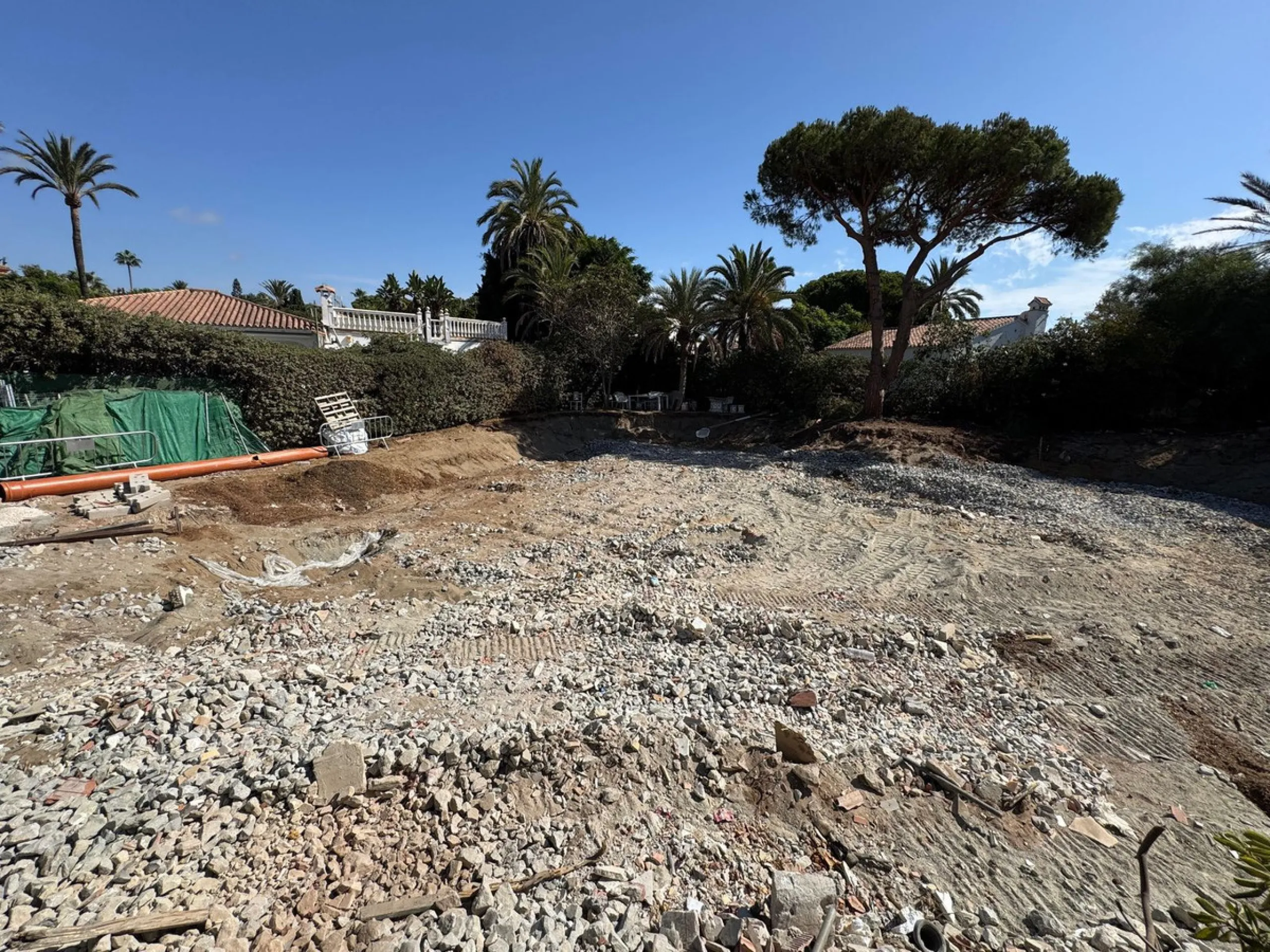 Plot - Residential Plot в продаже в Marbella, Málaga. Площадь дома 574 м². Площадь участка 907 м²