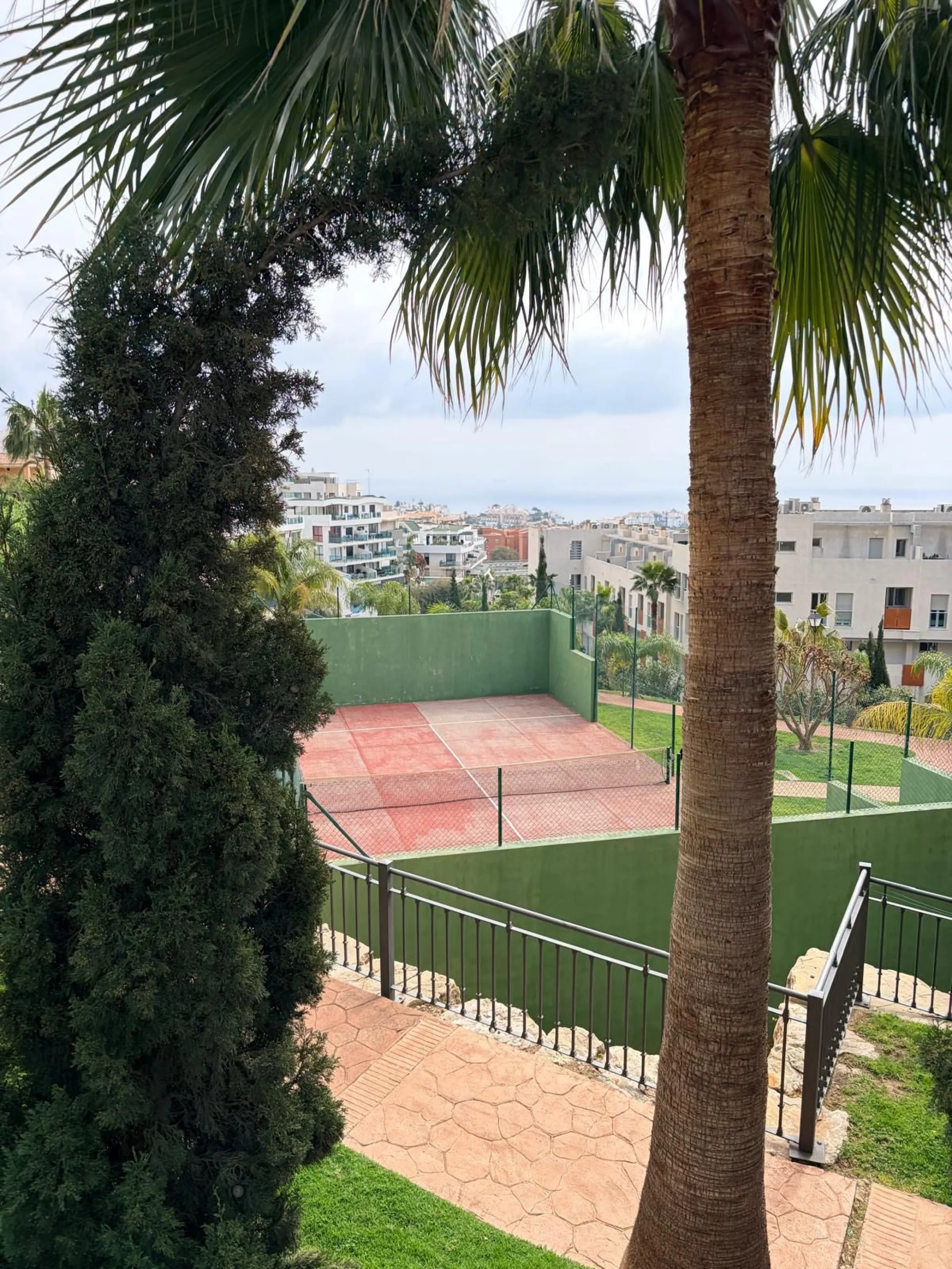 Beautiful apartment for sale in Riviera del Sol, Mijas, located in one of the most sought-after areas of the Costa del Sol, ideal both as an investment and as a holiday home near the sea.