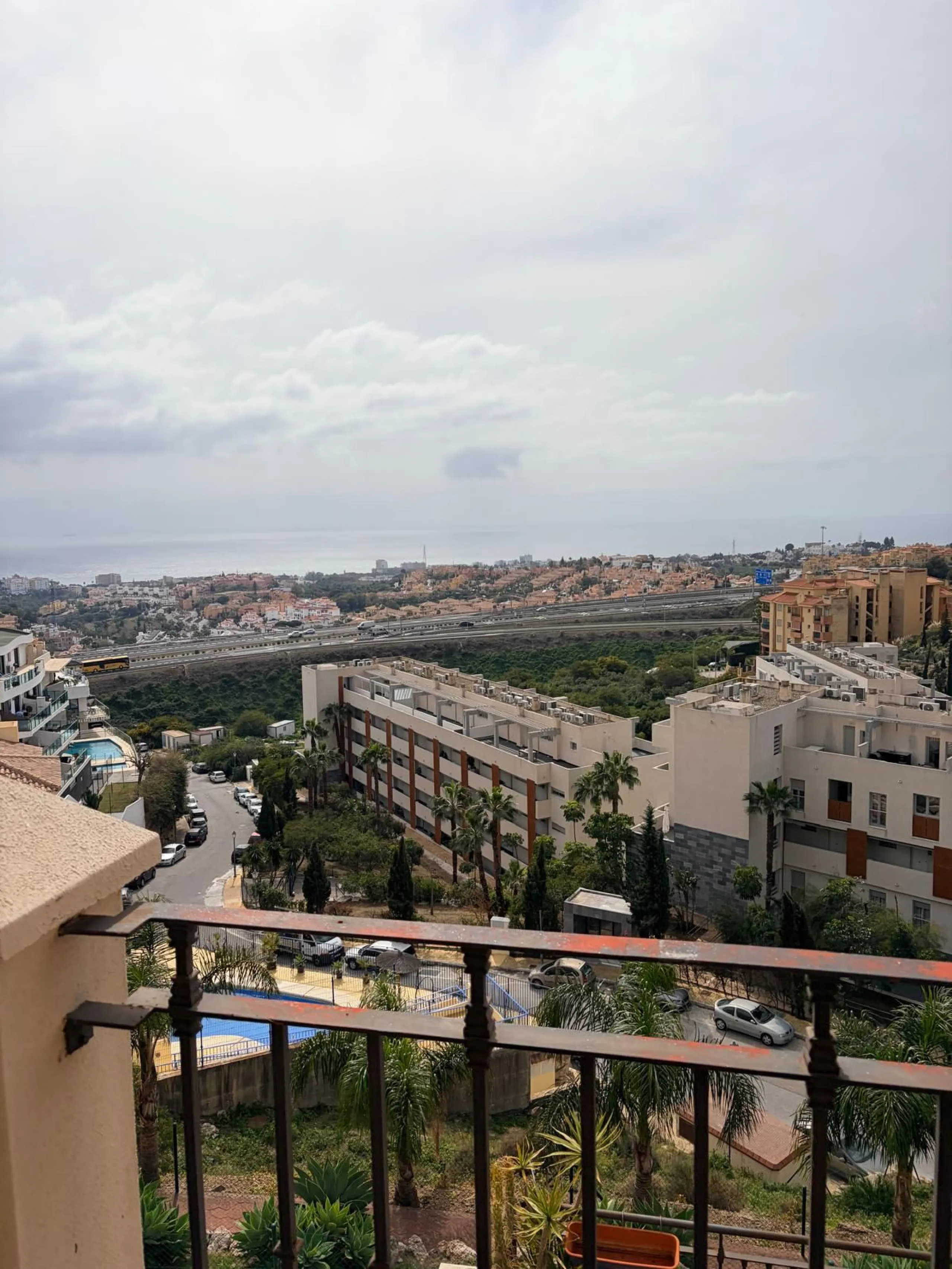 Beautiful apartment for sale in Riviera del Sol, Mijas, located in one of the most sought-after areas of the Costa del Sol, ideal both as an investment and as a holiday home near the sea.
