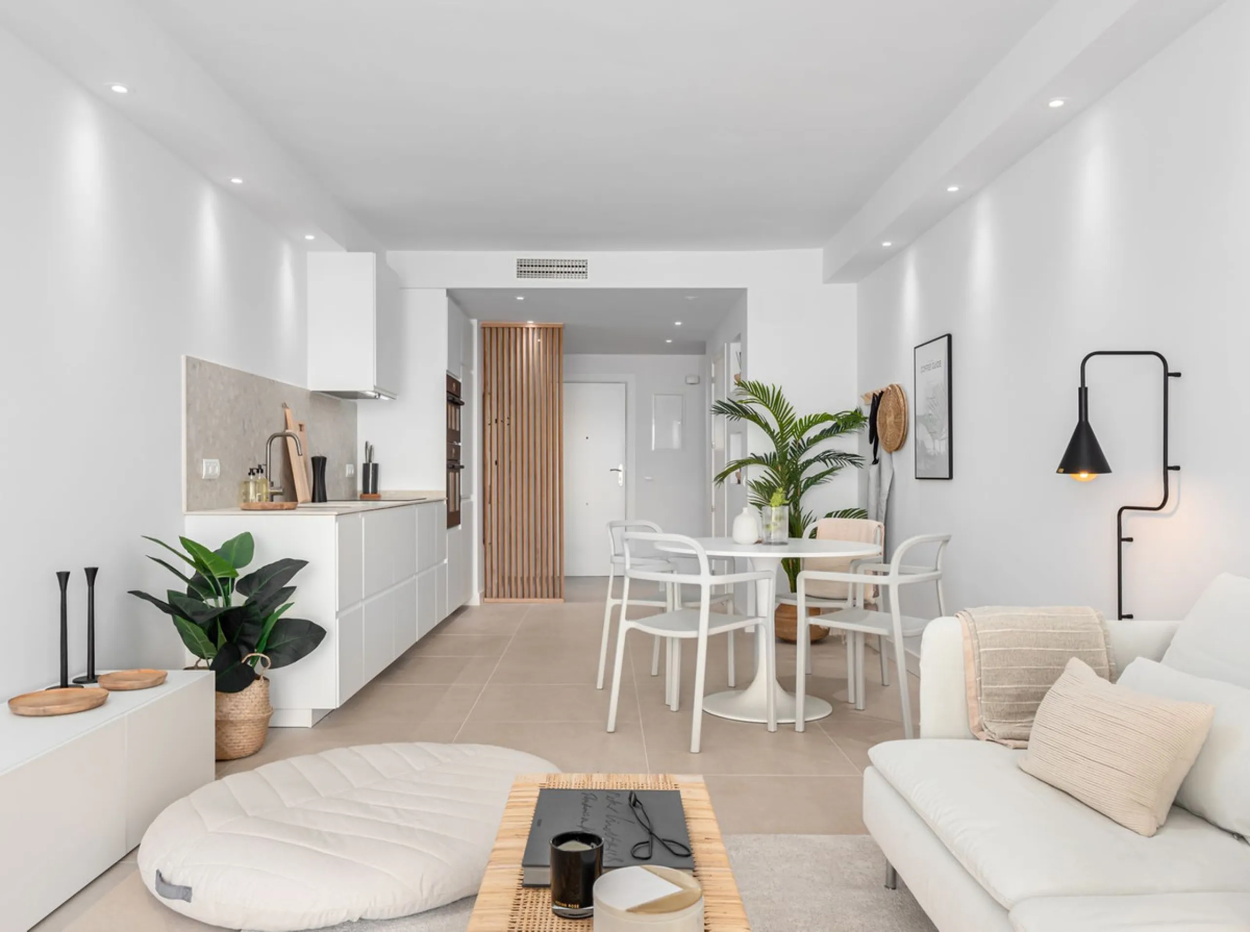 Apartment - Middle Floor Apartment в продаже в Marbella, Málaga. В доме 2 спален и 2 ванных комнат. Площадь дома 107 м²