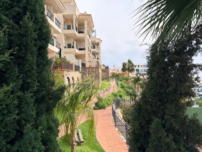 Beautiful apartment for sale in Riviera del Sol, Mijas, located in one of the most sought-after areas of the Costa del Sol, ideal both as an investment and as a holiday home near the sea.