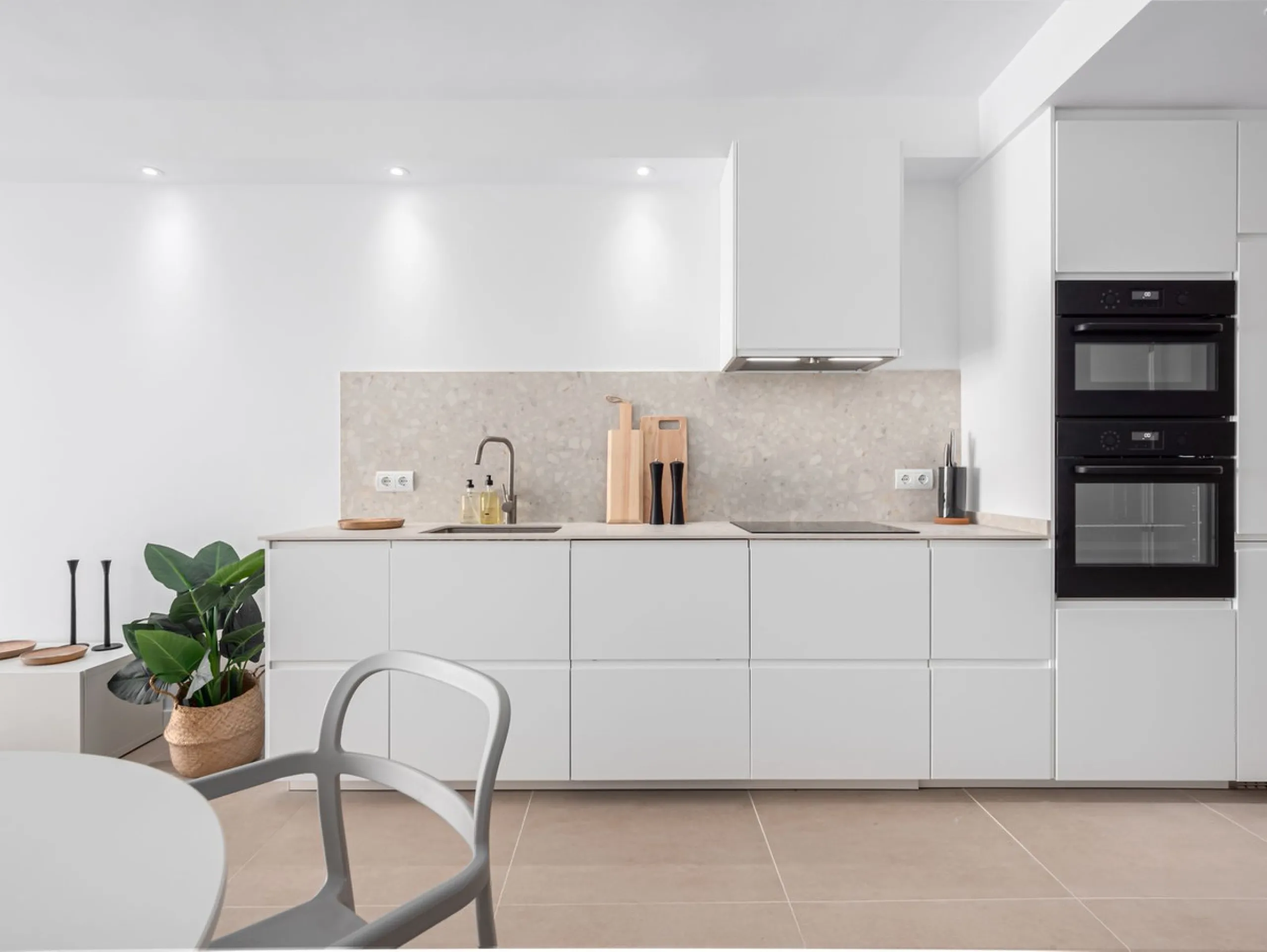 Apartment - Middle Floor Apartment в продаже в Marbella, Málaga. В доме 2 спален и 2 ванных комнат. Площадь дома 107 м²