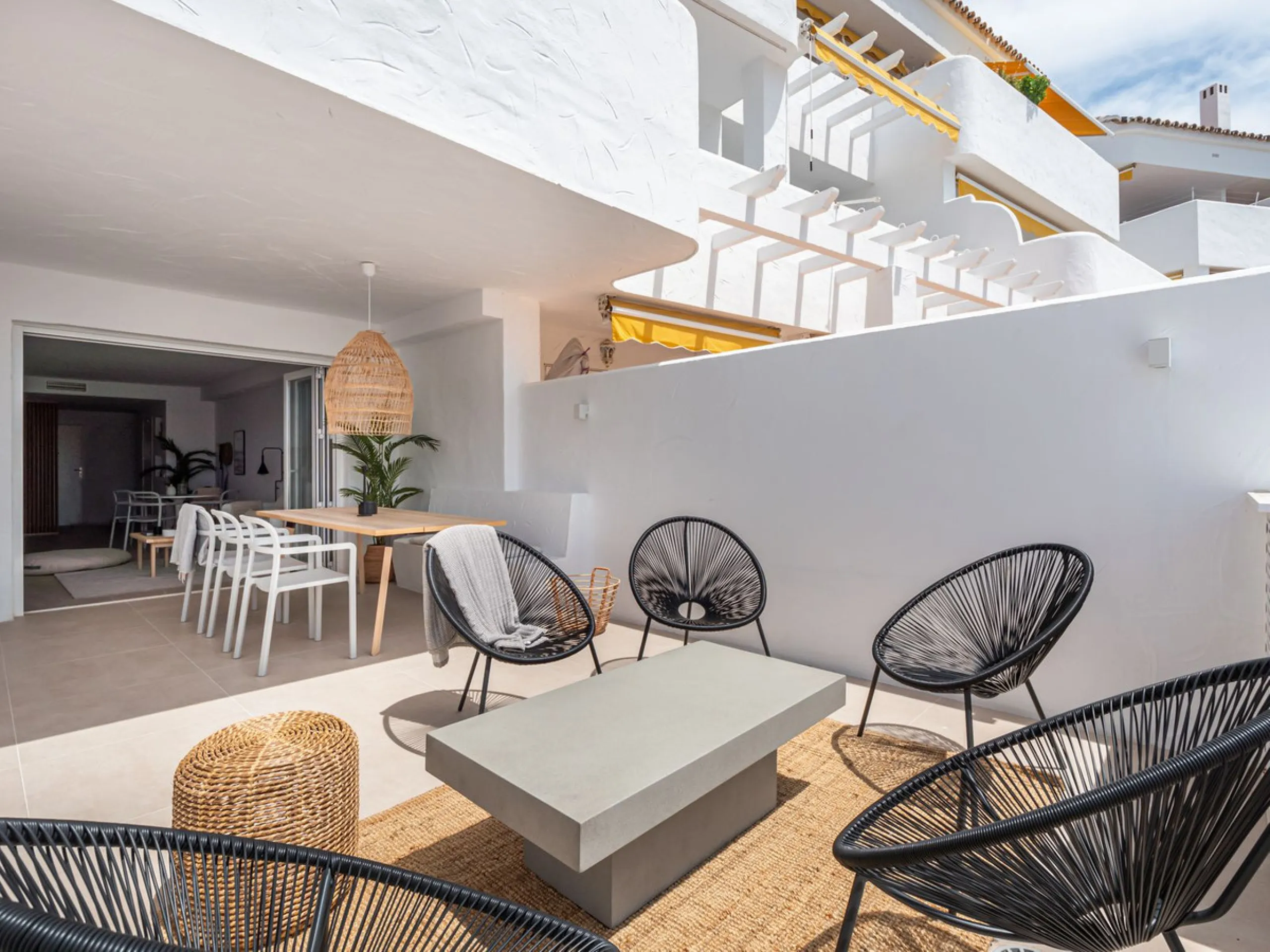 Apartment - Middle Floor Apartment в продаже в Marbella, Málaga. В доме 2 спален и 2 ванных комнат. Площадь дома 107 м²
