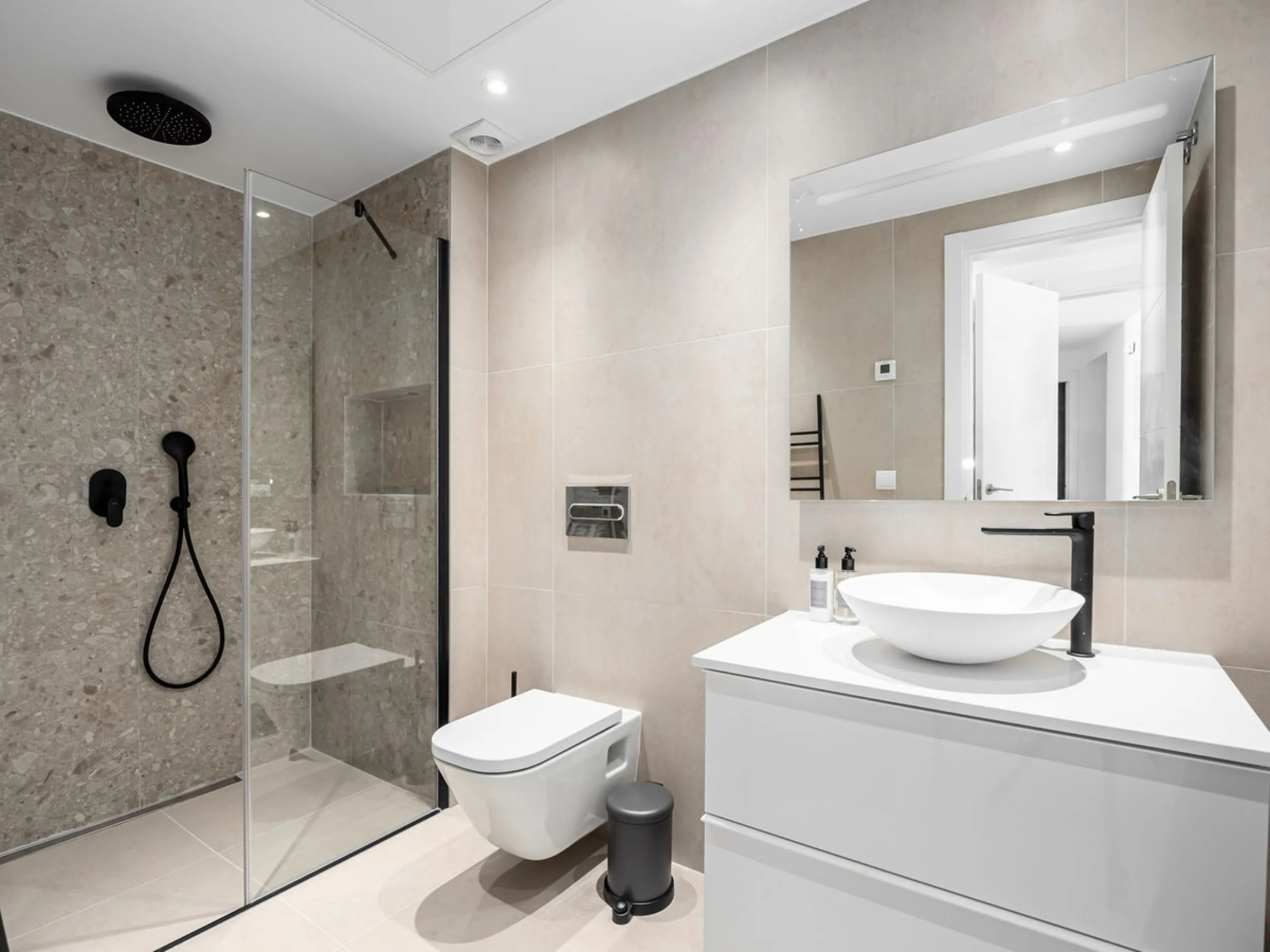 Apartment - Middle Floor Apartment в продаже в Marbella, Málaga. В доме 2 спален и 2 ванных комнат. Площадь дома 107 м²
