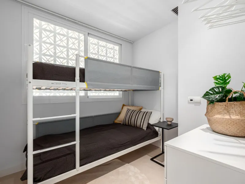 Apartment - Middle Floor Apartment в продаже в Marbella, Málaga. В доме 2 спален и 2 ванных комнат. Площадь дома 107 м²