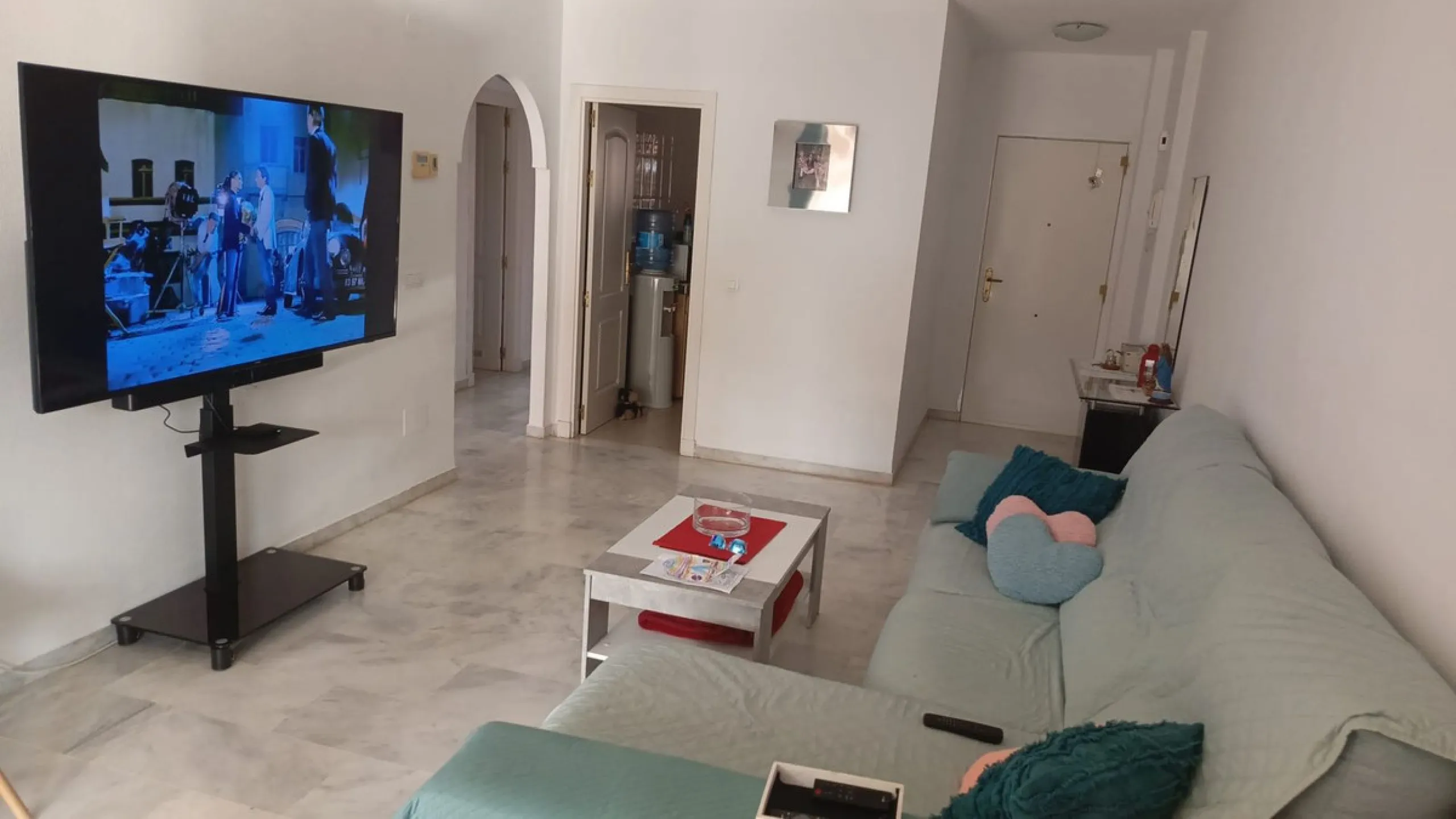 Spacious and bright apartment for sale in Reserva de Marbella, located in a quiet and well-maintained gated community with 24-hour security, ideal for those seeking comfort, privacy and quality living on the Costa del Sol.