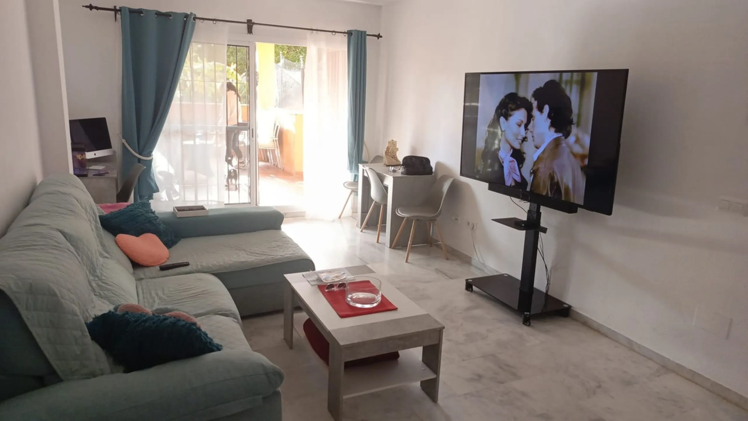 Spacious and bright apartment for sale in Reserva de Marbella, located in a quiet and well-maintained gated community with 24-hour security, ideal for those seeking comfort, privacy and quality living on the Costa del Sol.