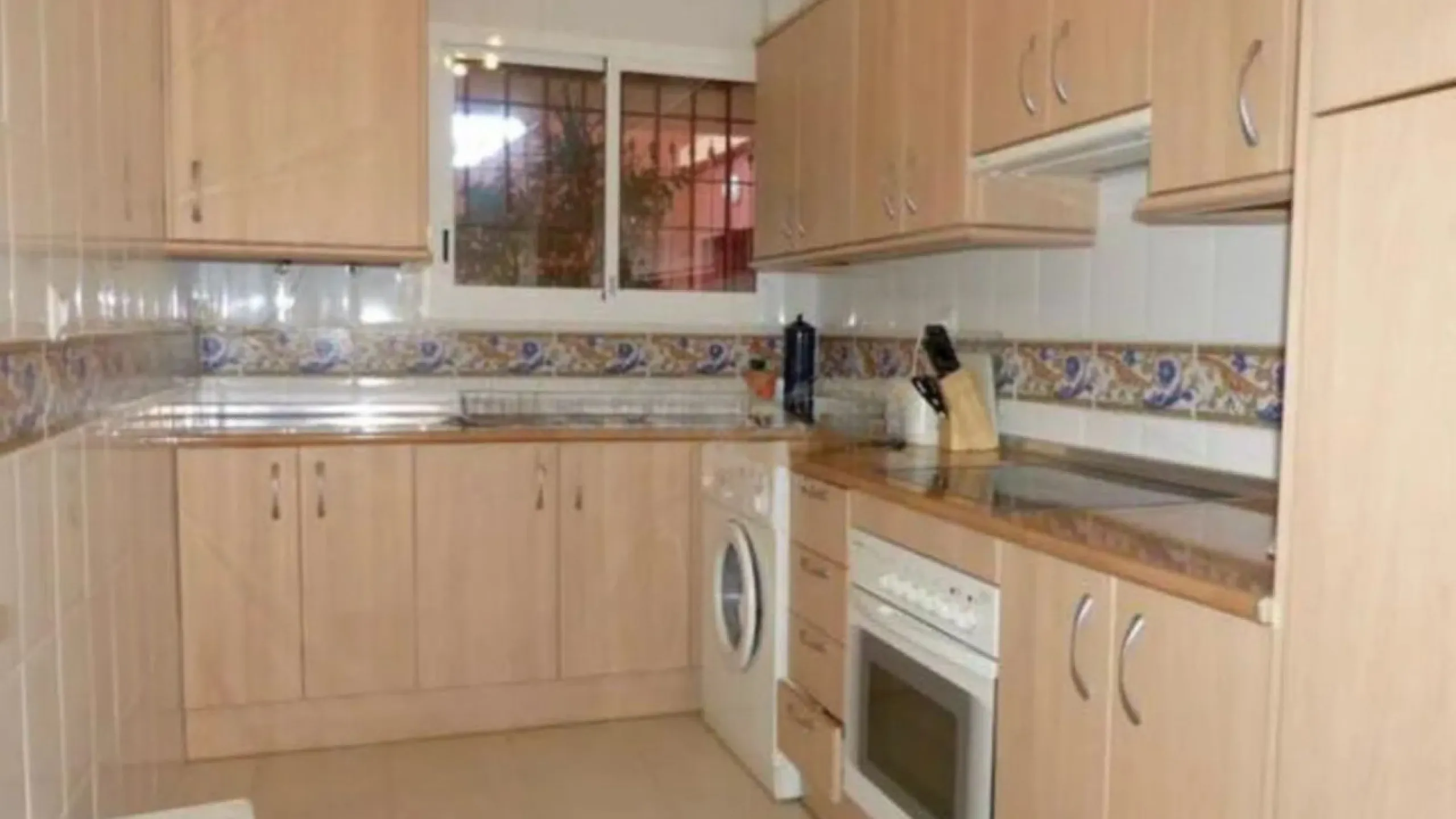 Spacious and bright apartment for sale in Reserva de Marbella, located in a quiet and well-maintained gated community with 24-hour security, ideal for those seeking comfort, privacy and quality living on the Costa del Sol.