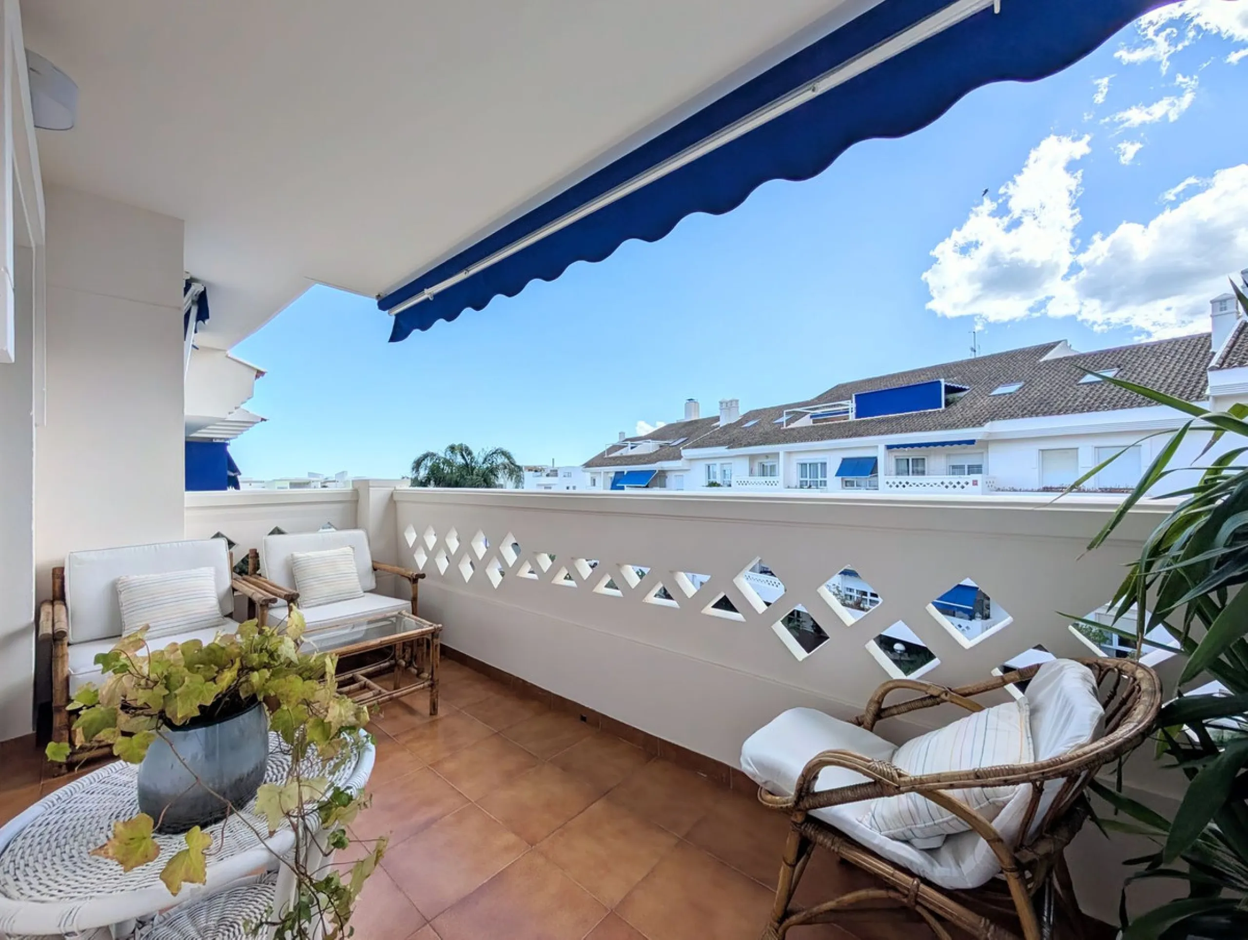 Apartment - Penthouse Duplex в продаже в Marbella, Málaga. В доме 4 спален и 3 ванных комнат. Площадь дома 150 м²