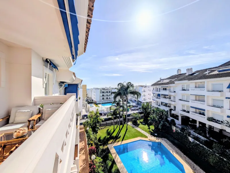 Apartment - Penthouse Duplex в продаже в Marbella, Málaga. В доме 4 спален и 3 ванных комнат. Площадь дома 150 м²