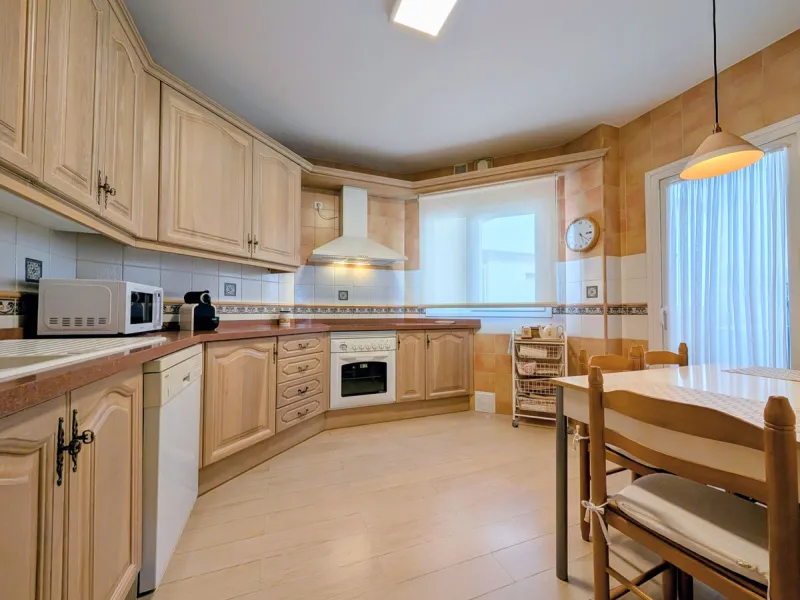 Apartment - Penthouse Duplex в продаже в Marbella, Málaga. В доме 4 спален и 3 ванных комнат. Площадь дома 150 м²
