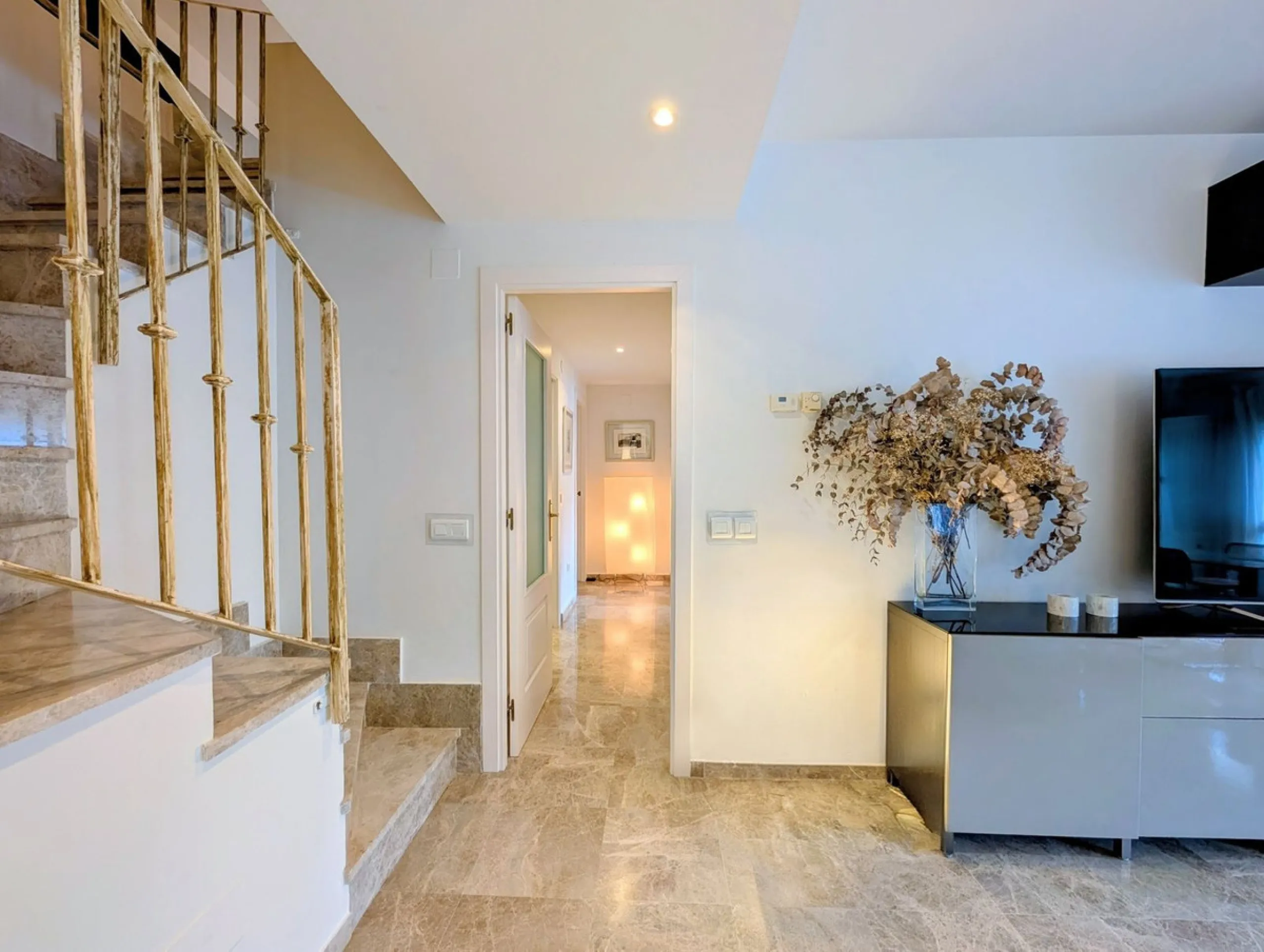 Apartment - Penthouse Duplex в продаже в Marbella, Málaga. В доме 4 спален и 3 ванных комнат. Площадь дома 150 м²