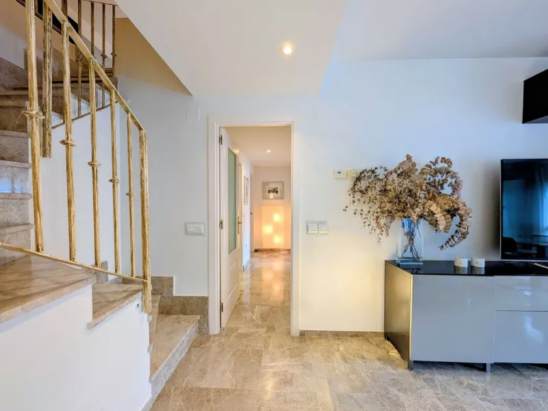 Apartment - Penthouse Duplex в продаже в Marbella, Málaga. В доме 4 спален и 3 ванных комнат. Площадь дома 150 м²