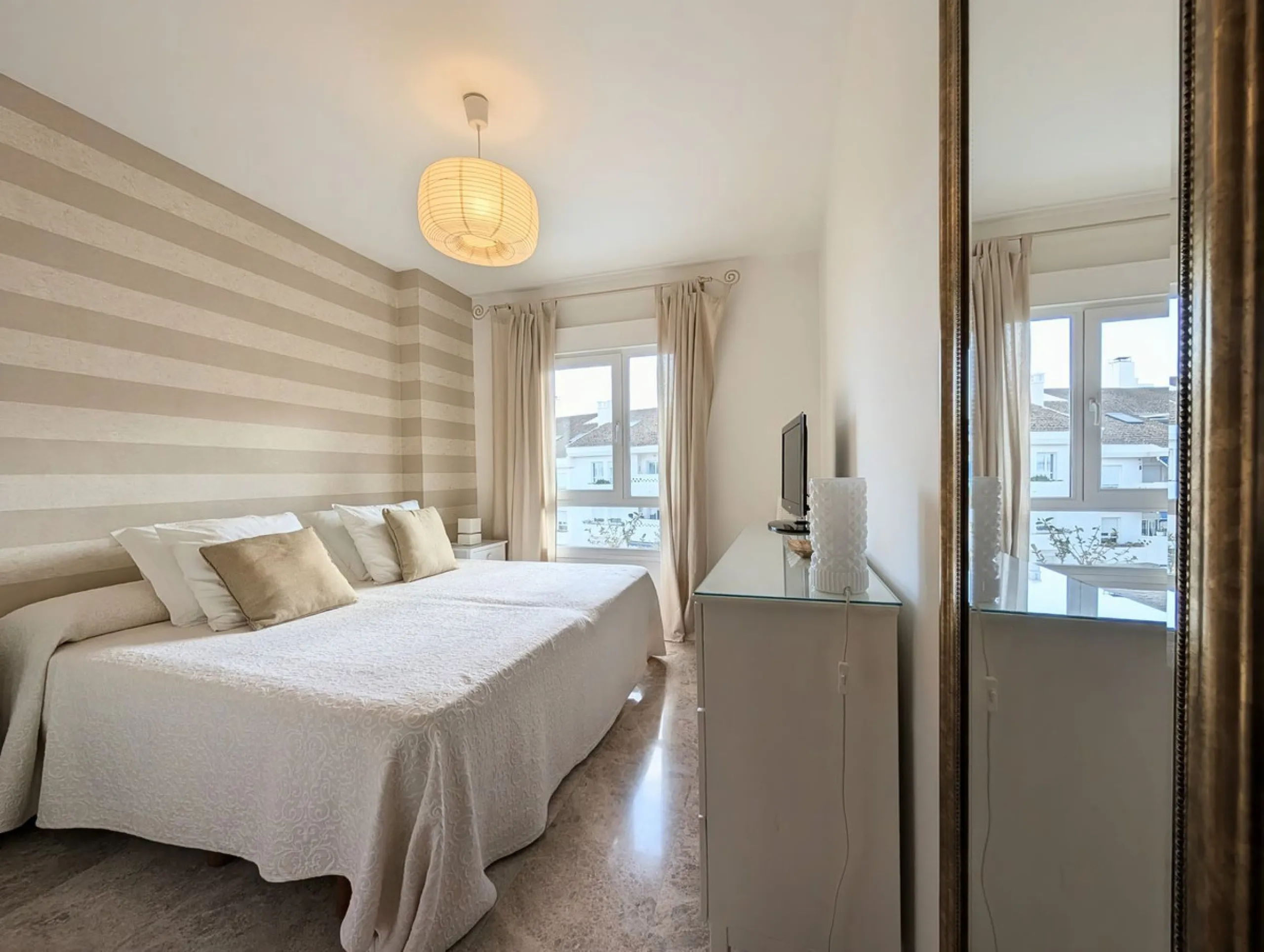 Apartment - Penthouse Duplex в продаже в Marbella, Málaga. В доме 4 спален и 3 ванных комнат. Площадь дома 150 м²