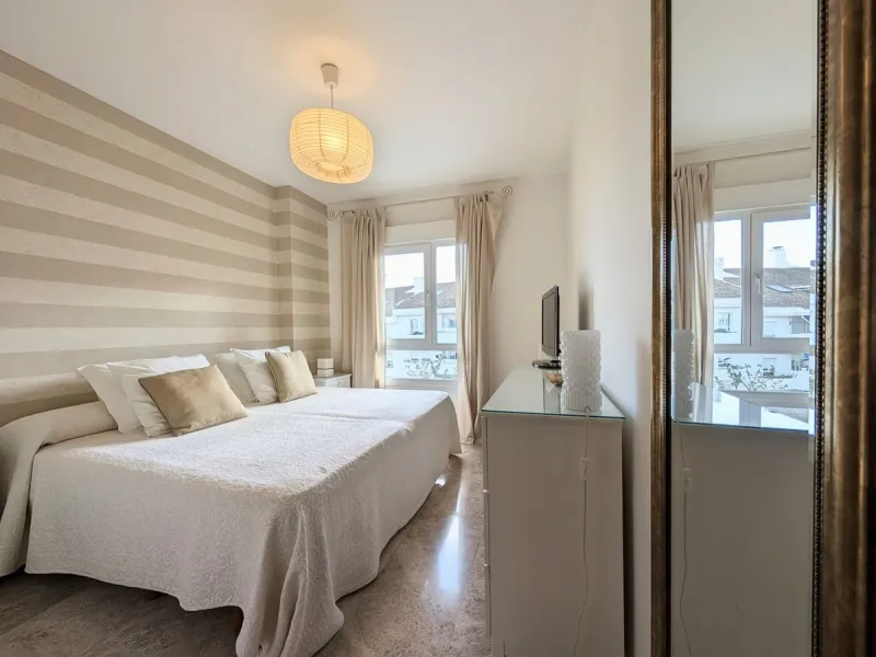 Apartment - Penthouse Duplex в продаже в Marbella, Málaga. В доме 4 спален и 3 ванных комнат. Площадь дома 150 м²