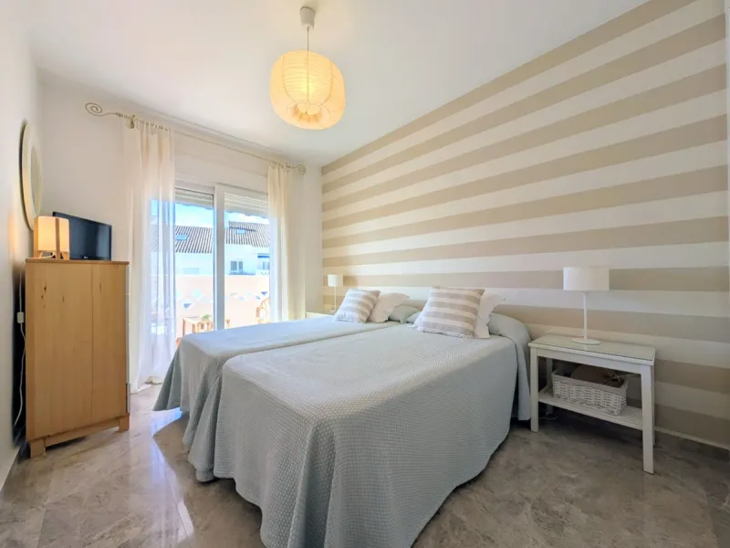 Apartment - Penthouse Duplex в продаже в Marbella, Málaga. В доме 4 спален и 3 ванных комнат. Площадь дома 150 м²