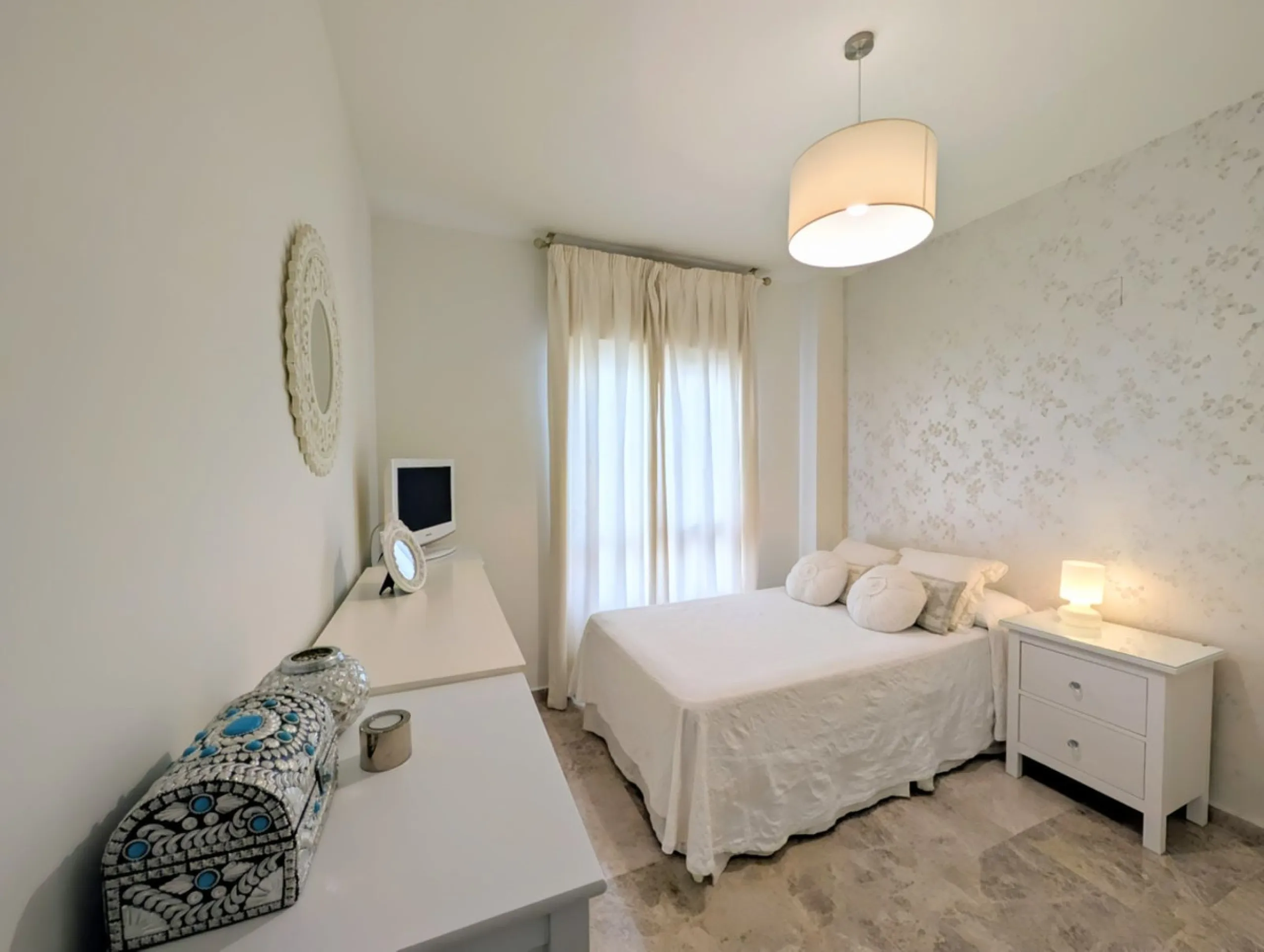Apartment - Penthouse Duplex в продаже в Marbella, Málaga. В доме 4 спален и 3 ванных комнат. Площадь дома 150 м²