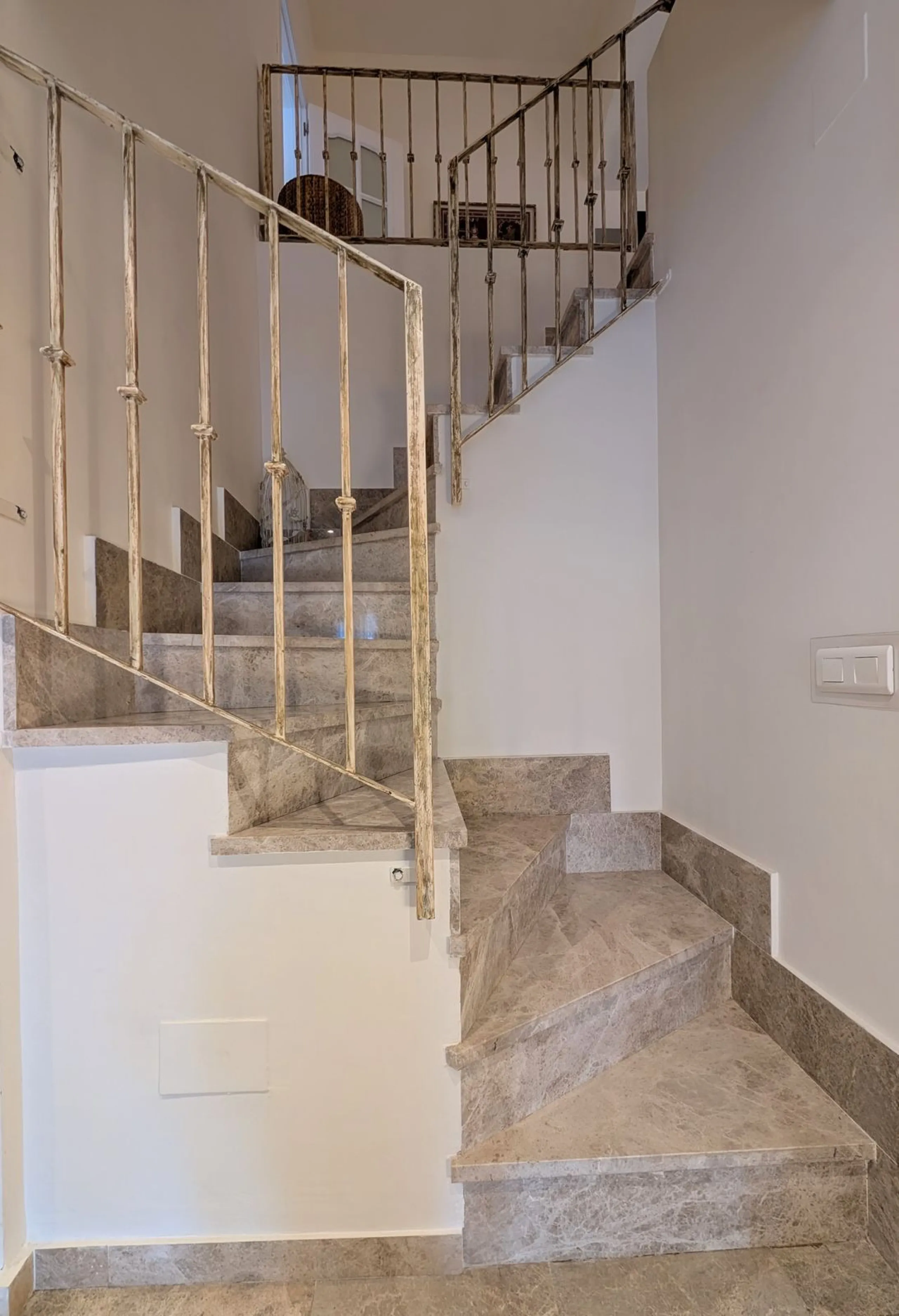 Apartment - Penthouse Duplex в продаже в Marbella, Málaga. В доме 4 спален и 3 ванных комнат. Площадь дома 150 м²