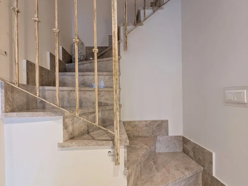 Apartment - Penthouse Duplex в продаже в Marbella, Málaga. В доме 4 спален и 3 ванных комнат. Площадь дома 150 м²