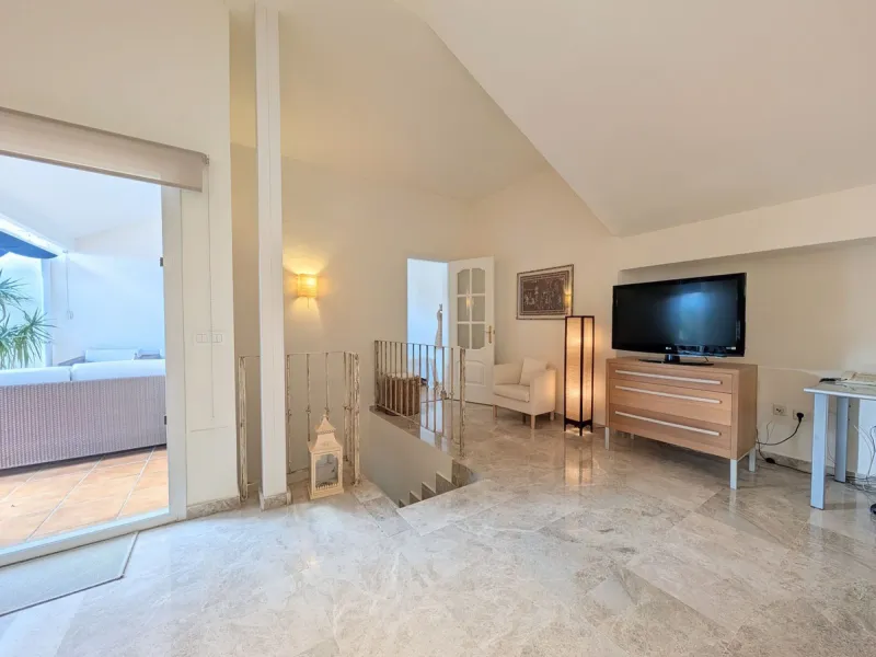 Apartment - Penthouse Duplex в продаже в Marbella, Málaga. В доме 4 спален и 3 ванных комнат. Площадь дома 150 м²