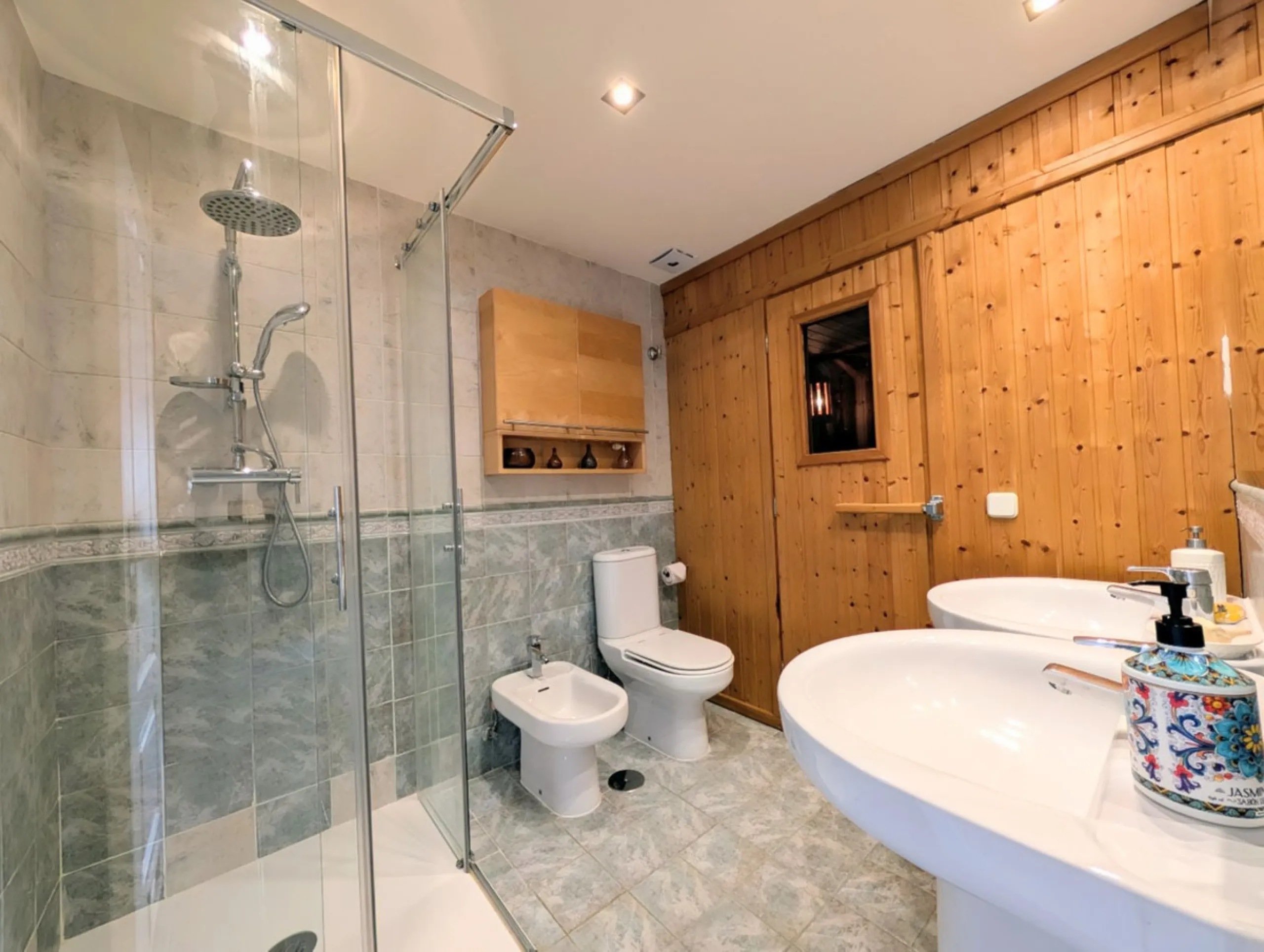 Apartment - Penthouse Duplex в продаже в Marbella, Málaga. В доме 4 спален и 3 ванных комнат. Площадь дома 150 м²
