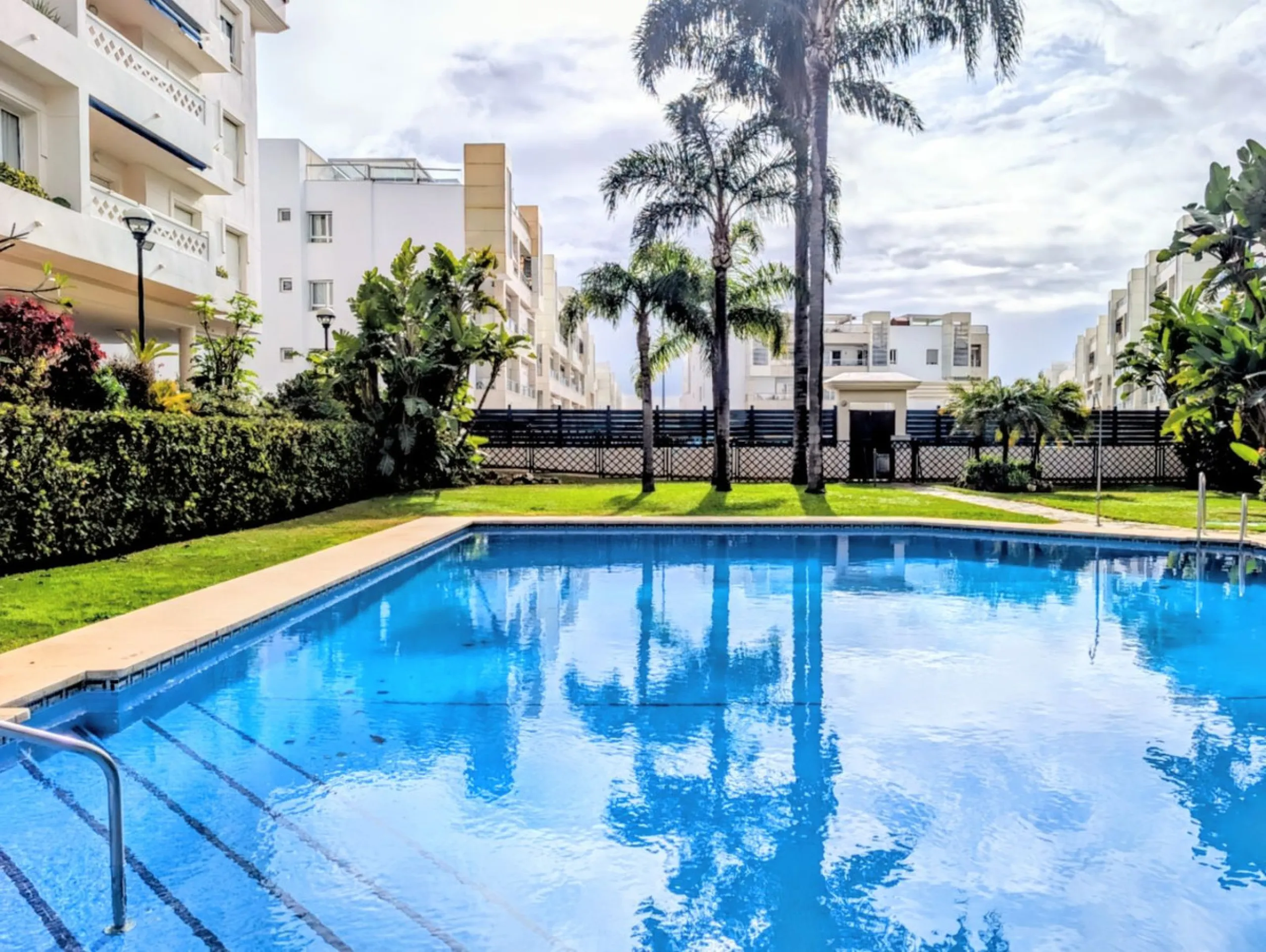 Apartment - Penthouse Duplex в продаже в Marbella, Málaga. В доме 4 спален и 3 ванных комнат. Площадь дома 150 м²