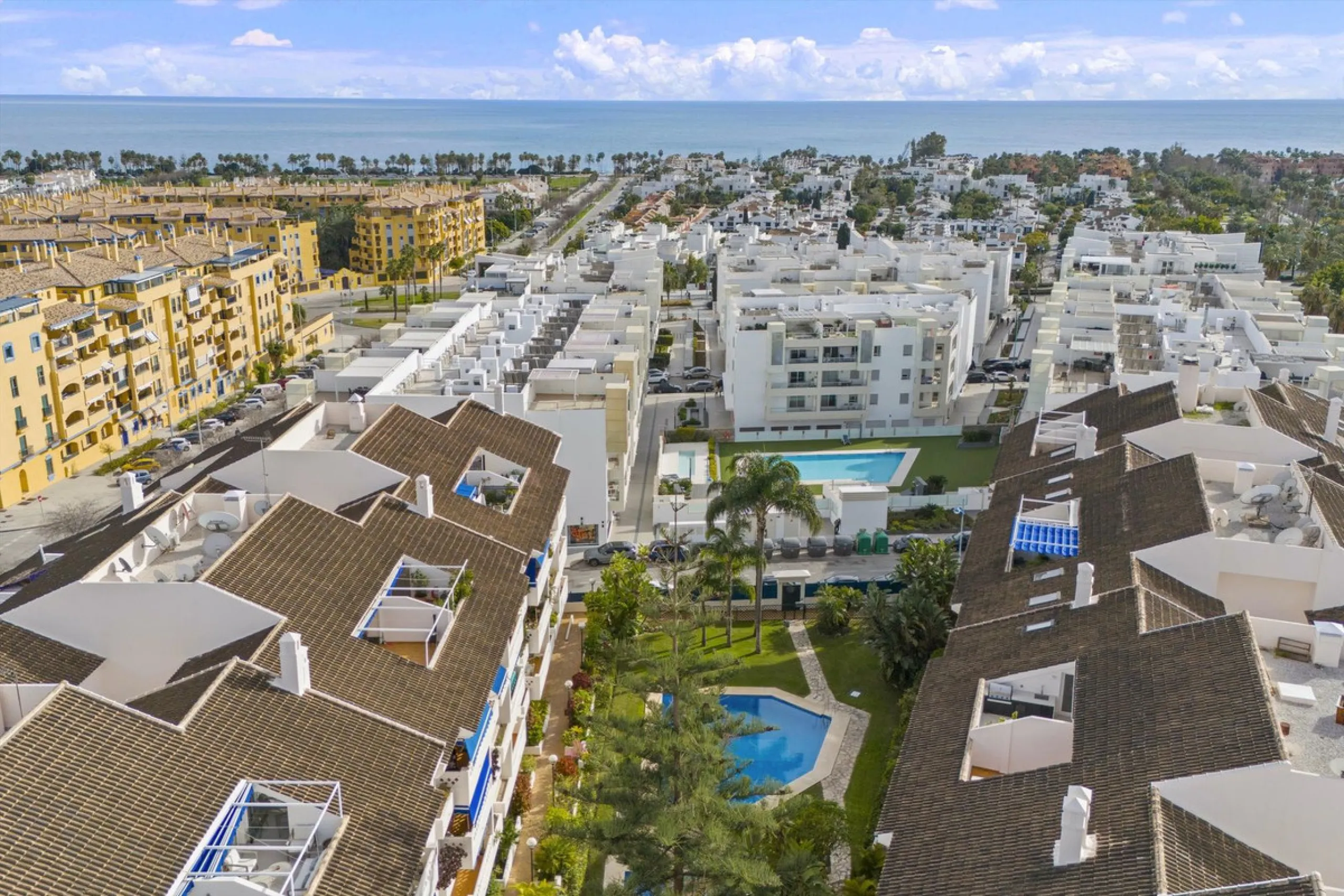 Apartment - Penthouse Duplex в продаже в Marbella, Málaga. В доме 4 спален и 3 ванных комнат. Площадь дома 150 м²