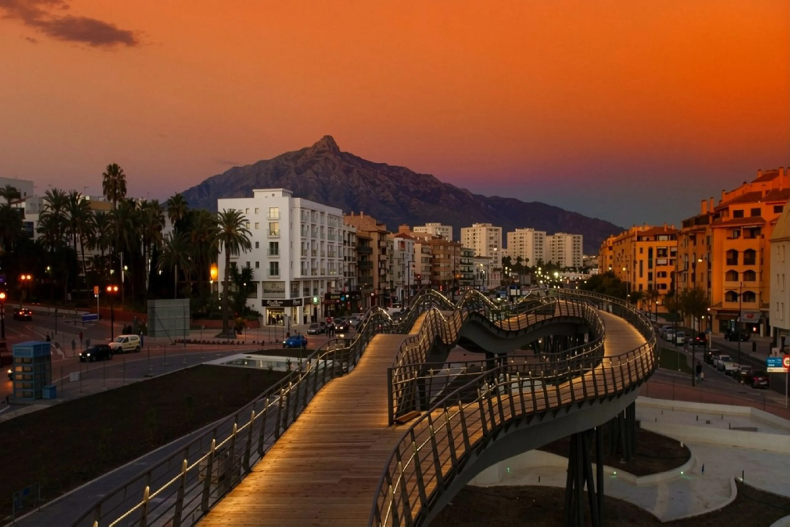 Apartment - Penthouse Duplex в продаже в Marbella, Málaga. В доме 4 спален и 3 ванных комнат. Площадь дома 150 м²
