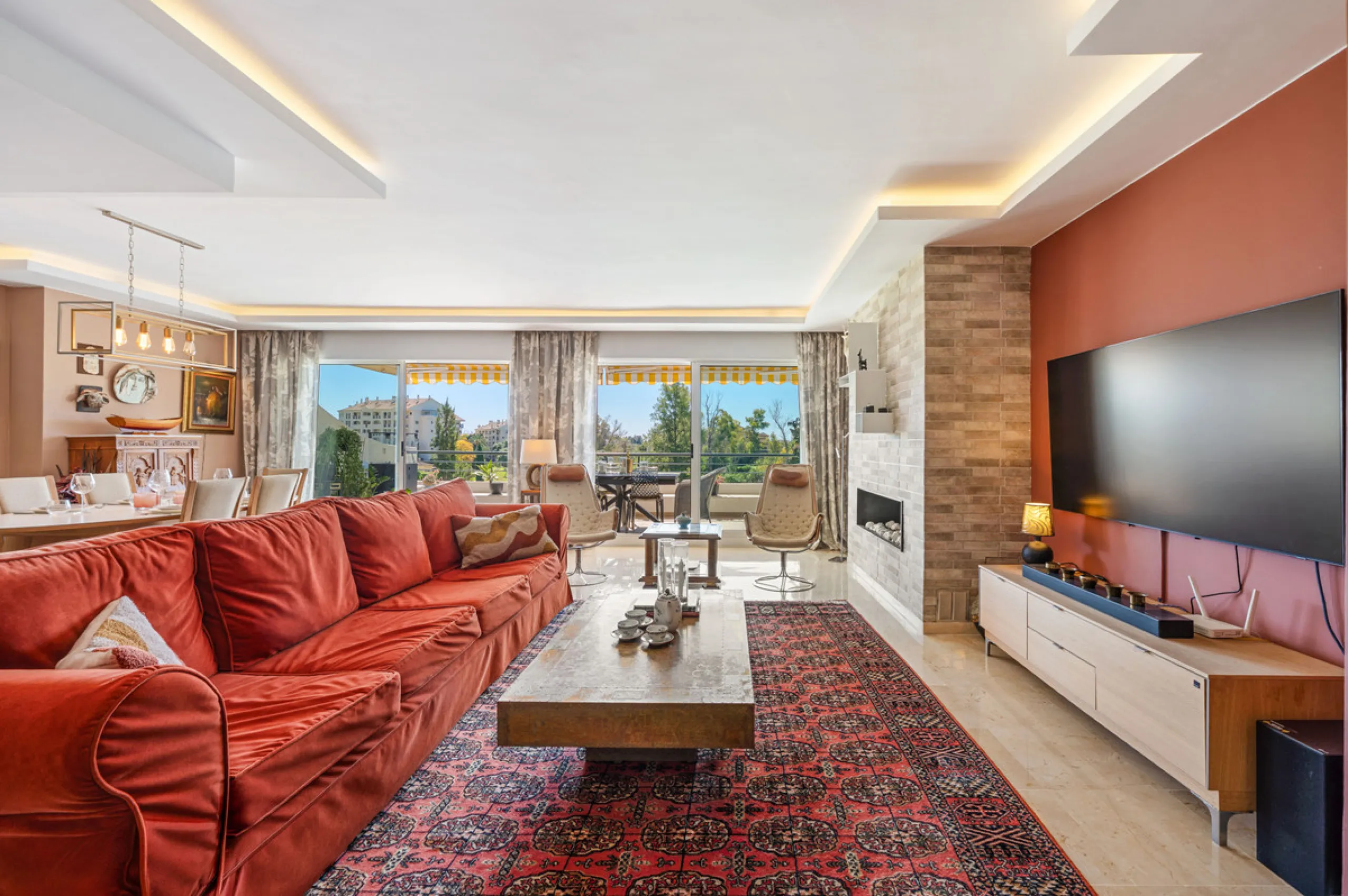 This truly special home combines space, light and tranquility in one of Guadalmina's most sought-after settings. Located on the first floor yet elevated above the golf course, the apartment enjoys the feel of a third floor or penthouse, with uninterrupted
