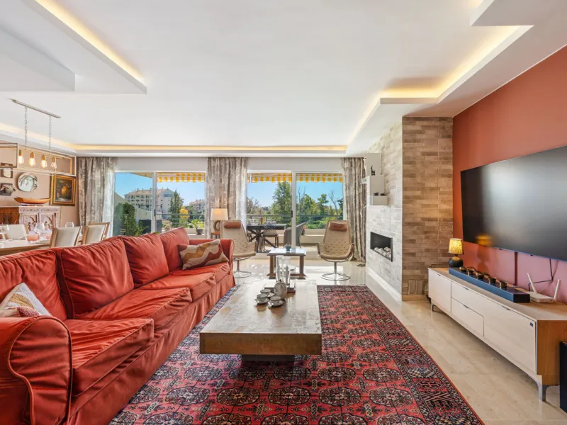 This truly special home combines space, light and tranquility in one of Guadalmina's most sought-after settings. Located on the first floor yet elevated above the golf course, the apartment enjoys the feel of a third floor or penthouse, with uninterrupted