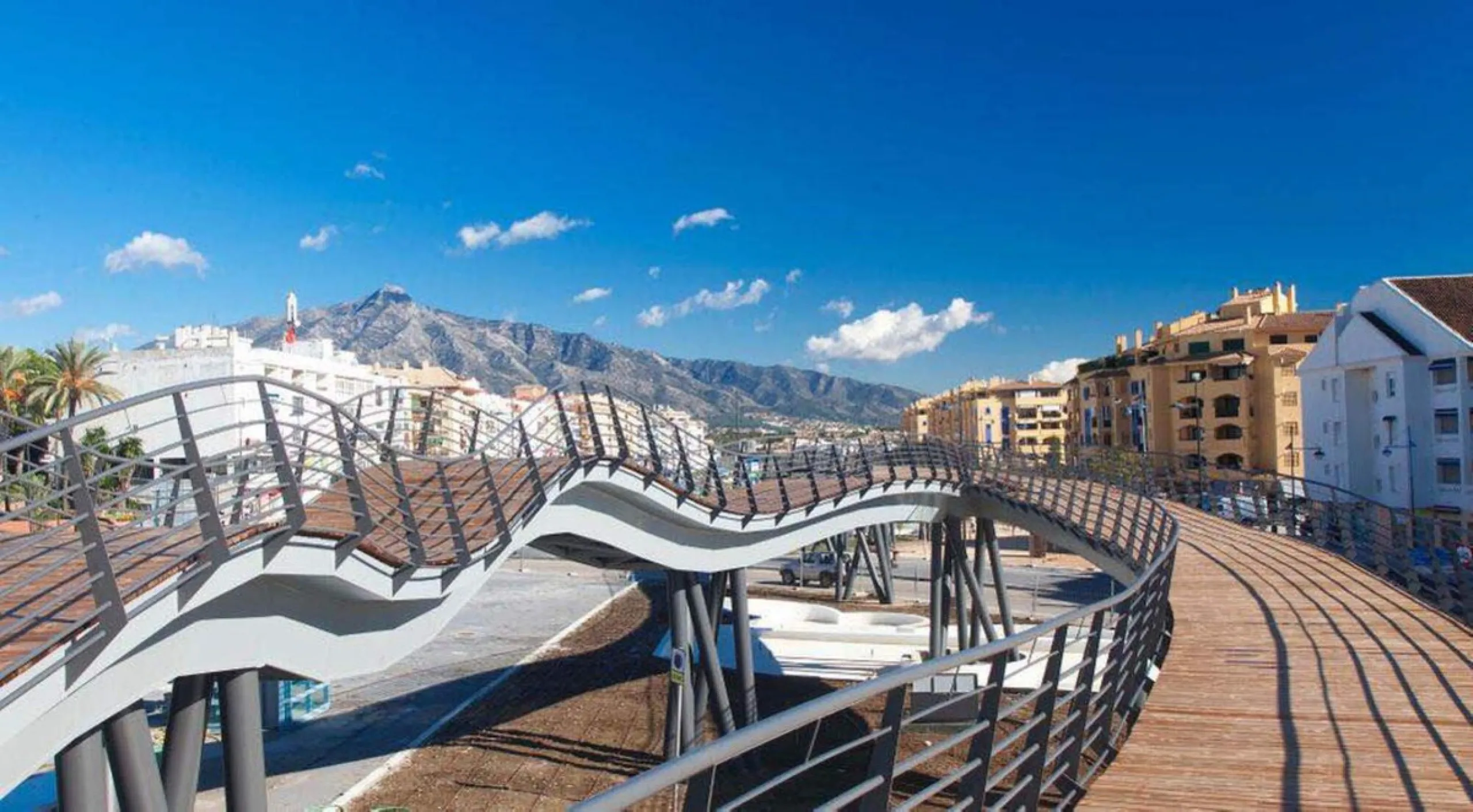 Apartment - Penthouse Duplex в продаже в Marbella, Málaga. В доме 4 спален и 3 ванных комнат. Площадь дома 150 м²